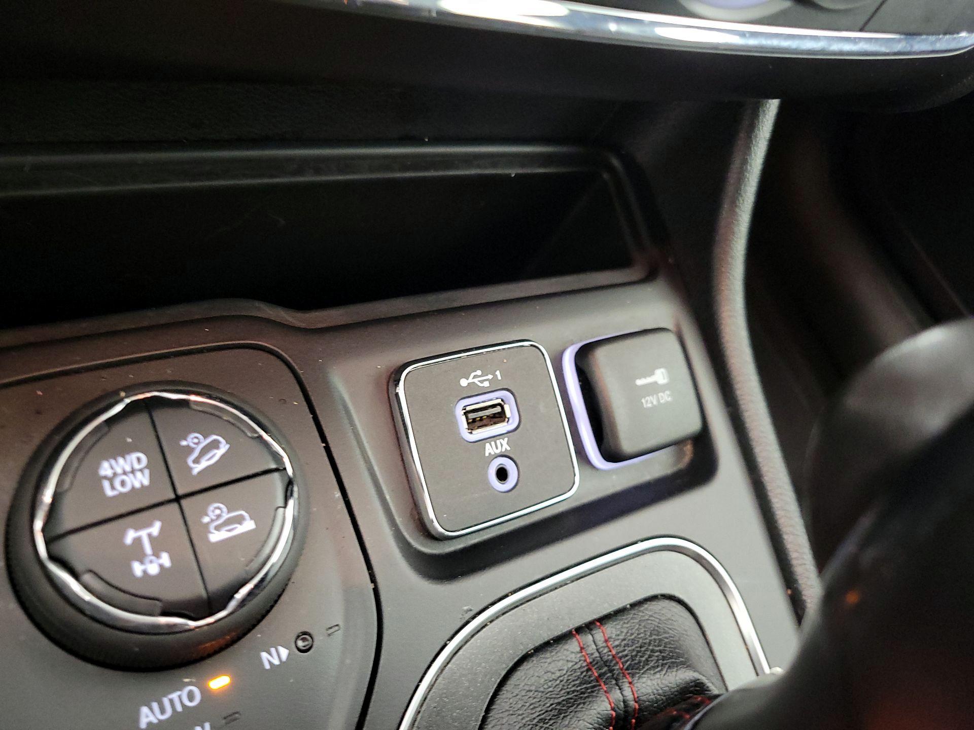 Thumbnail: 2021 Jeep Cherokee - 18