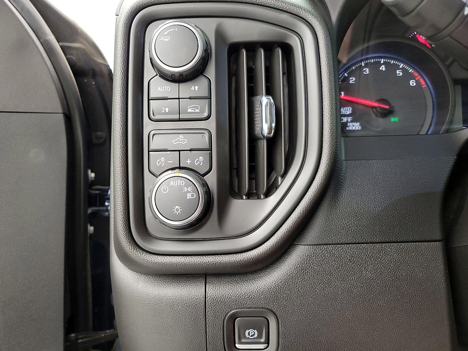 2023 Chevrolet Silverado 1500 Custom - Photo 14