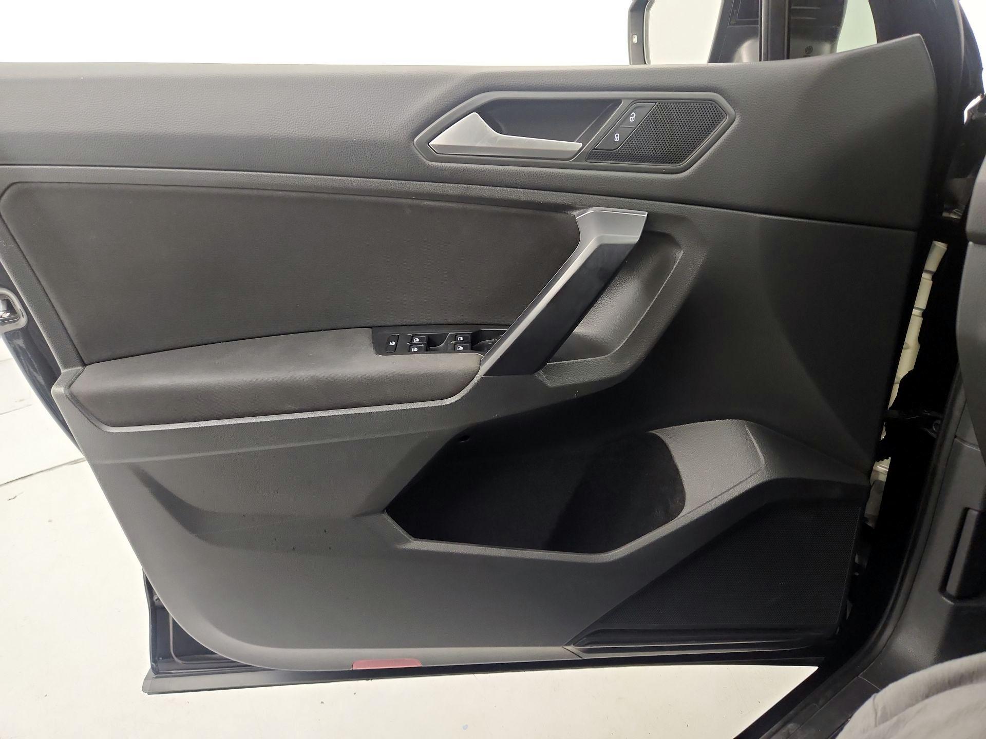 Thumbnail: 2021 Volkswagen Tiguan - 12