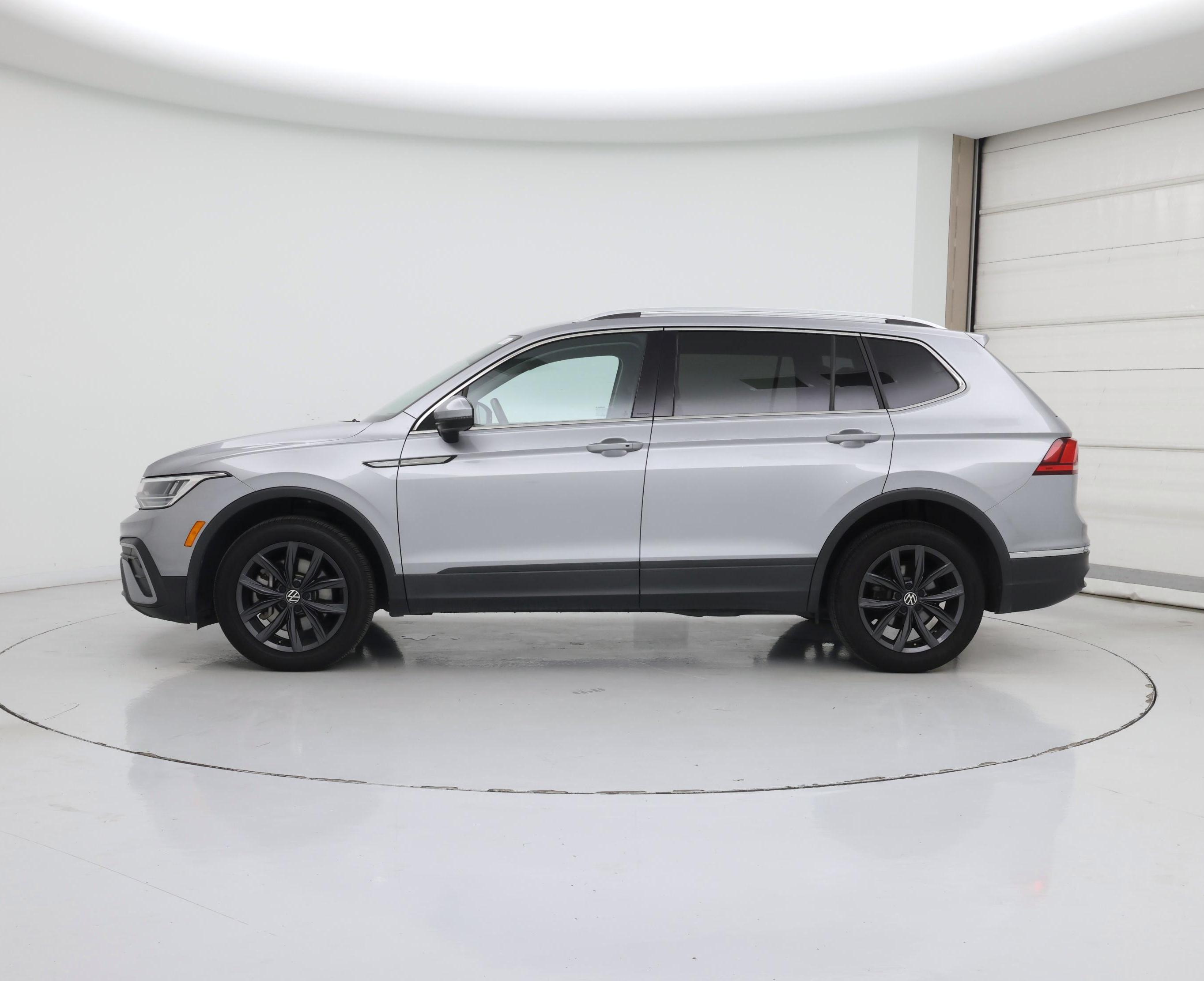 Thumbnail: 2022 Volkswagen Tiguan - 3
