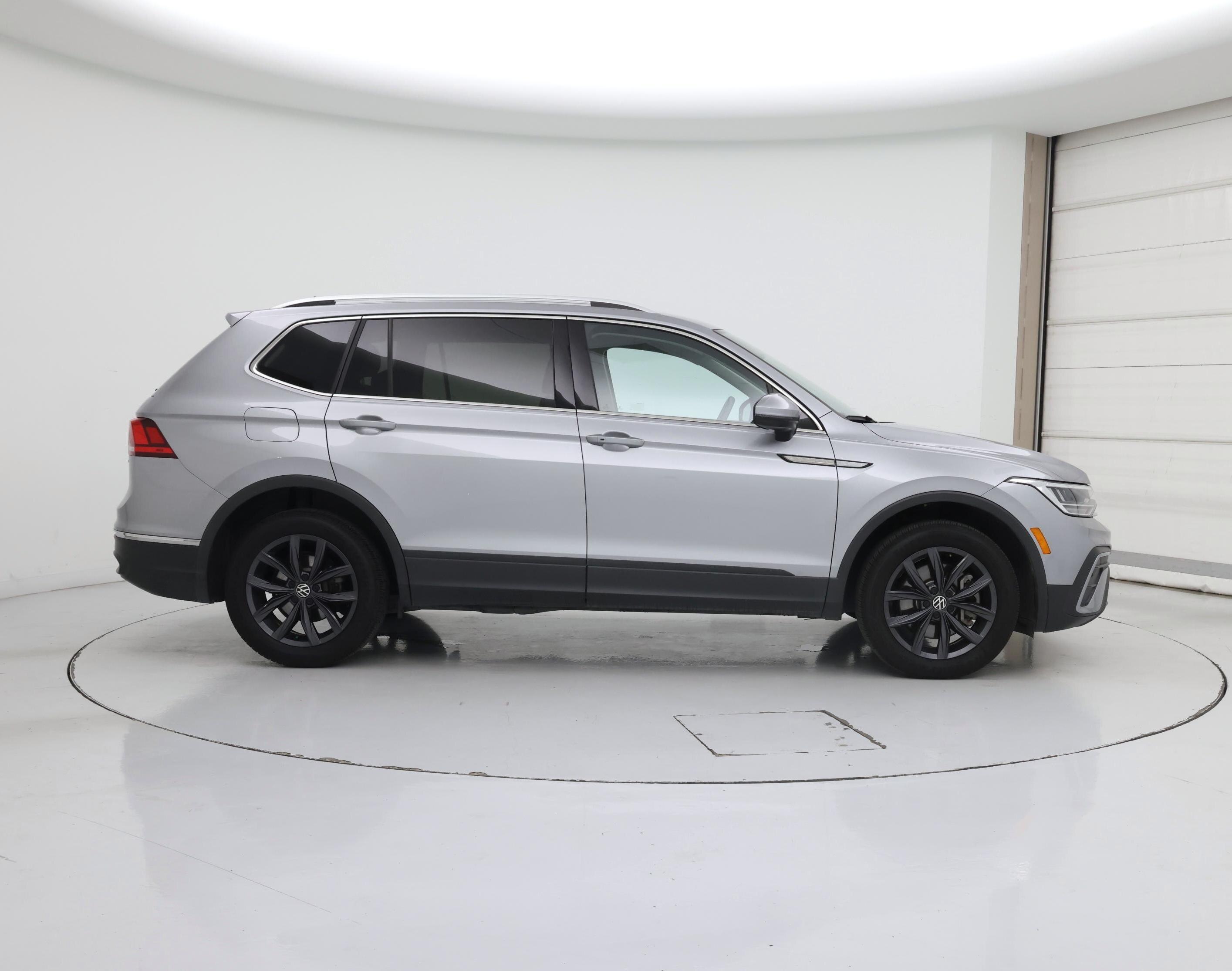Thumbnail: 2022 Volkswagen Tiguan - 7