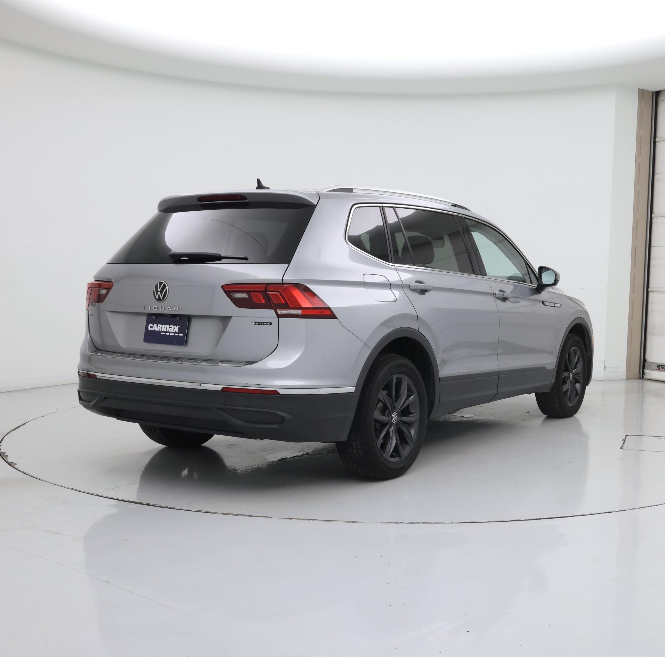 Thumbnail: 2022 Volkswagen Tiguan - 8