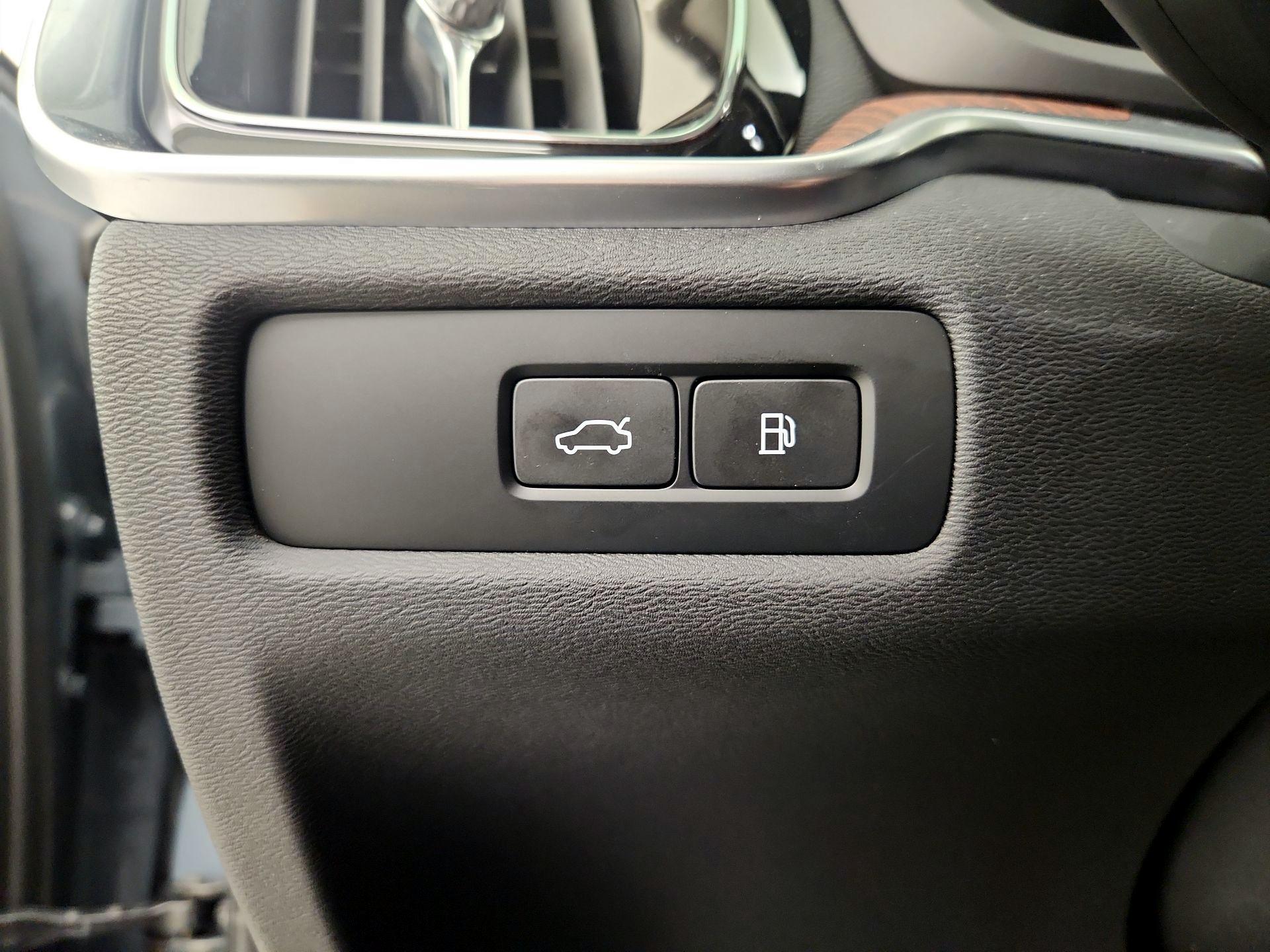 Thumbnail: 2023 Volvo S60 - 13