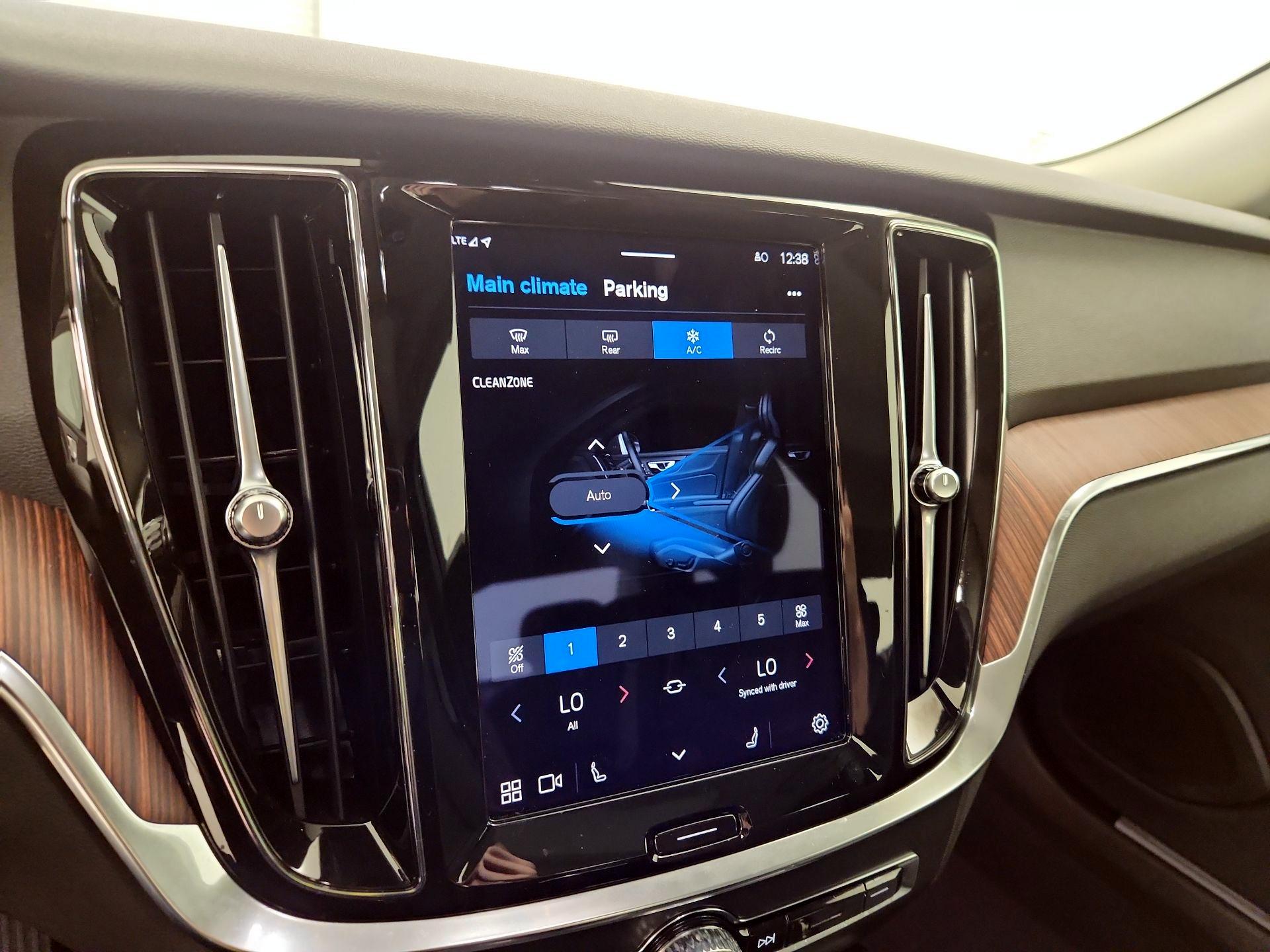 Thumbnail: 2023 Volvo S60 - 16