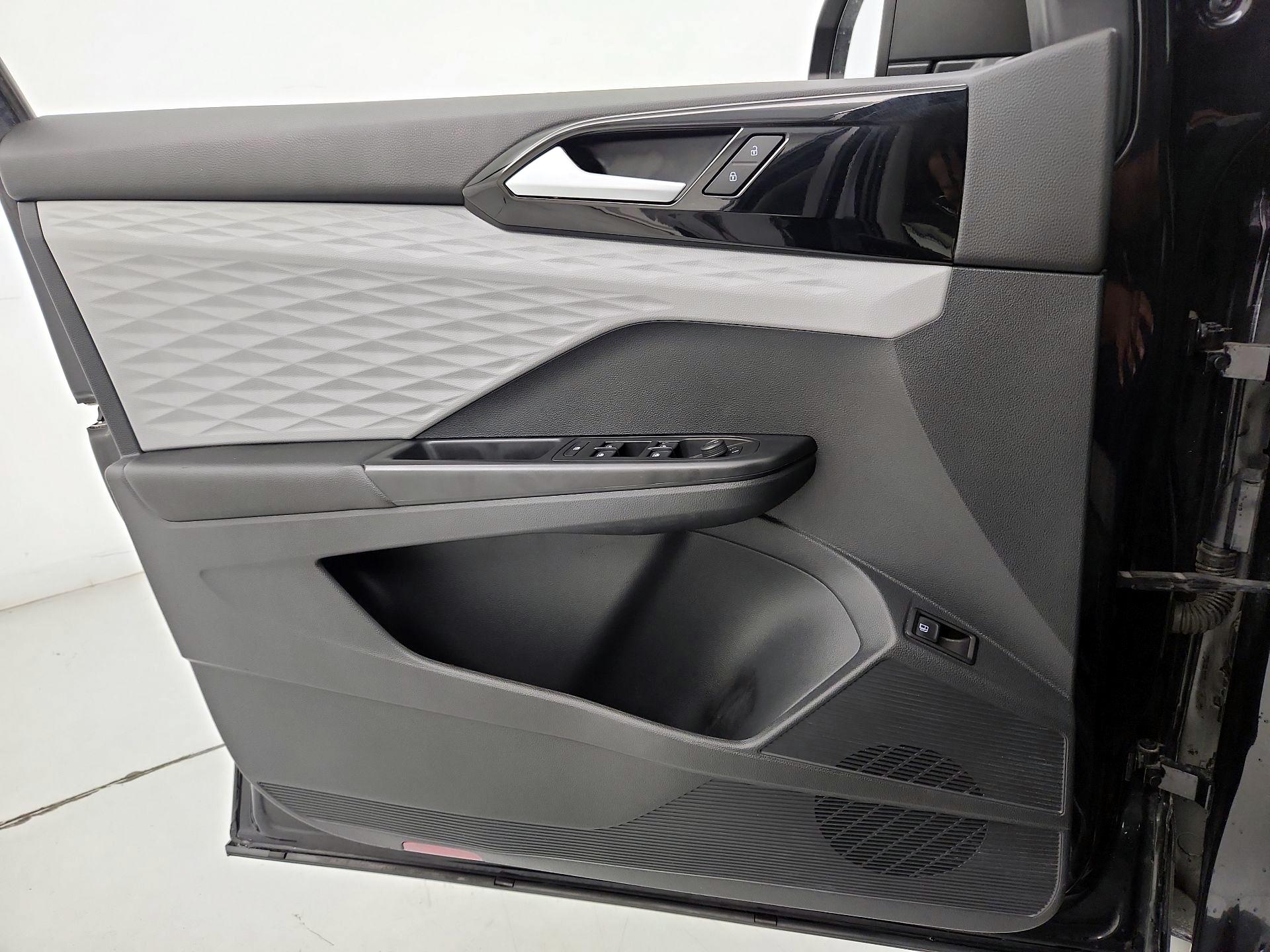 Thumbnail: 2023 Volkswagen Taos - 12