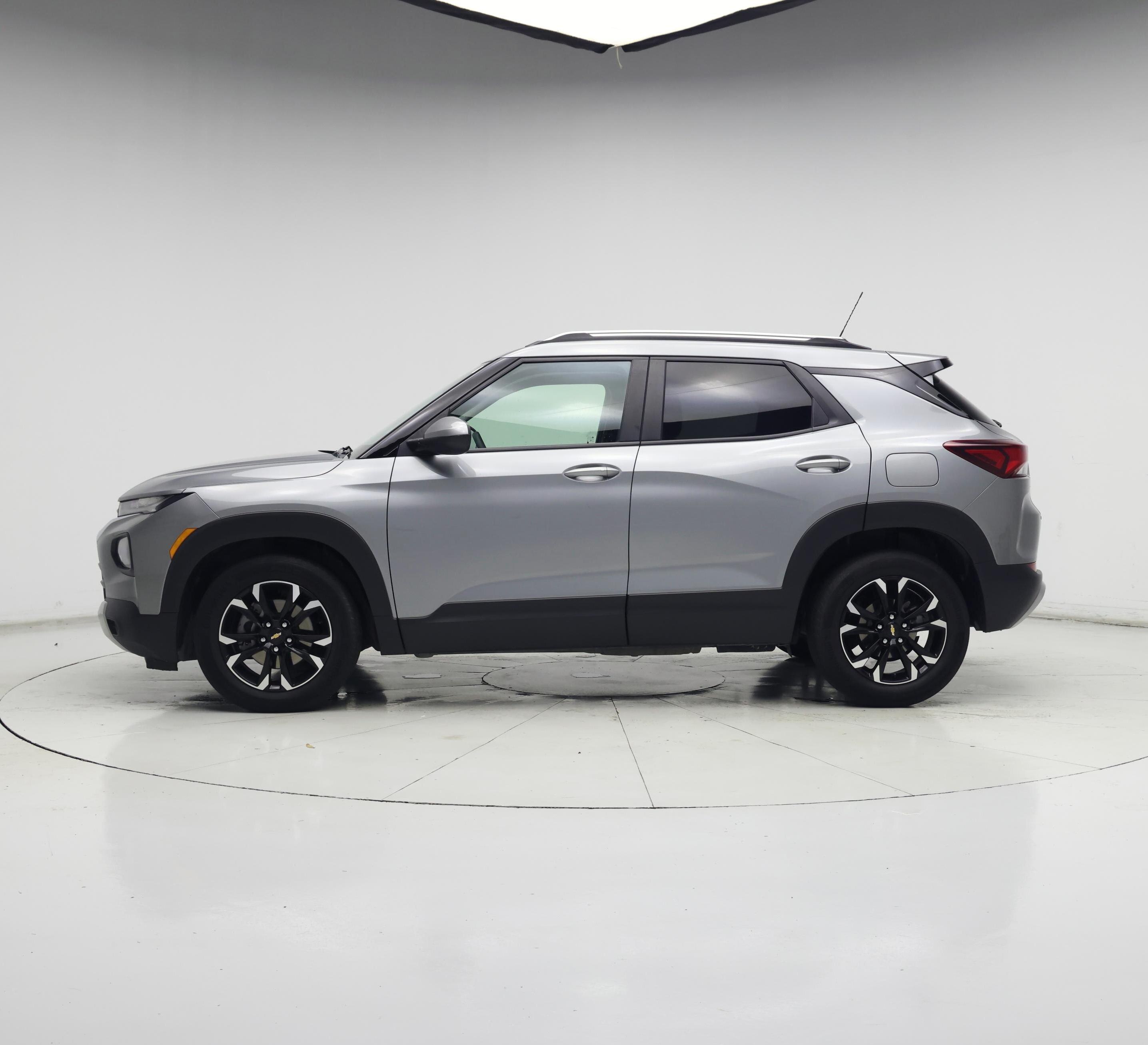 Thumbnail: 2023 Chevrolet TrailBlazer - 3