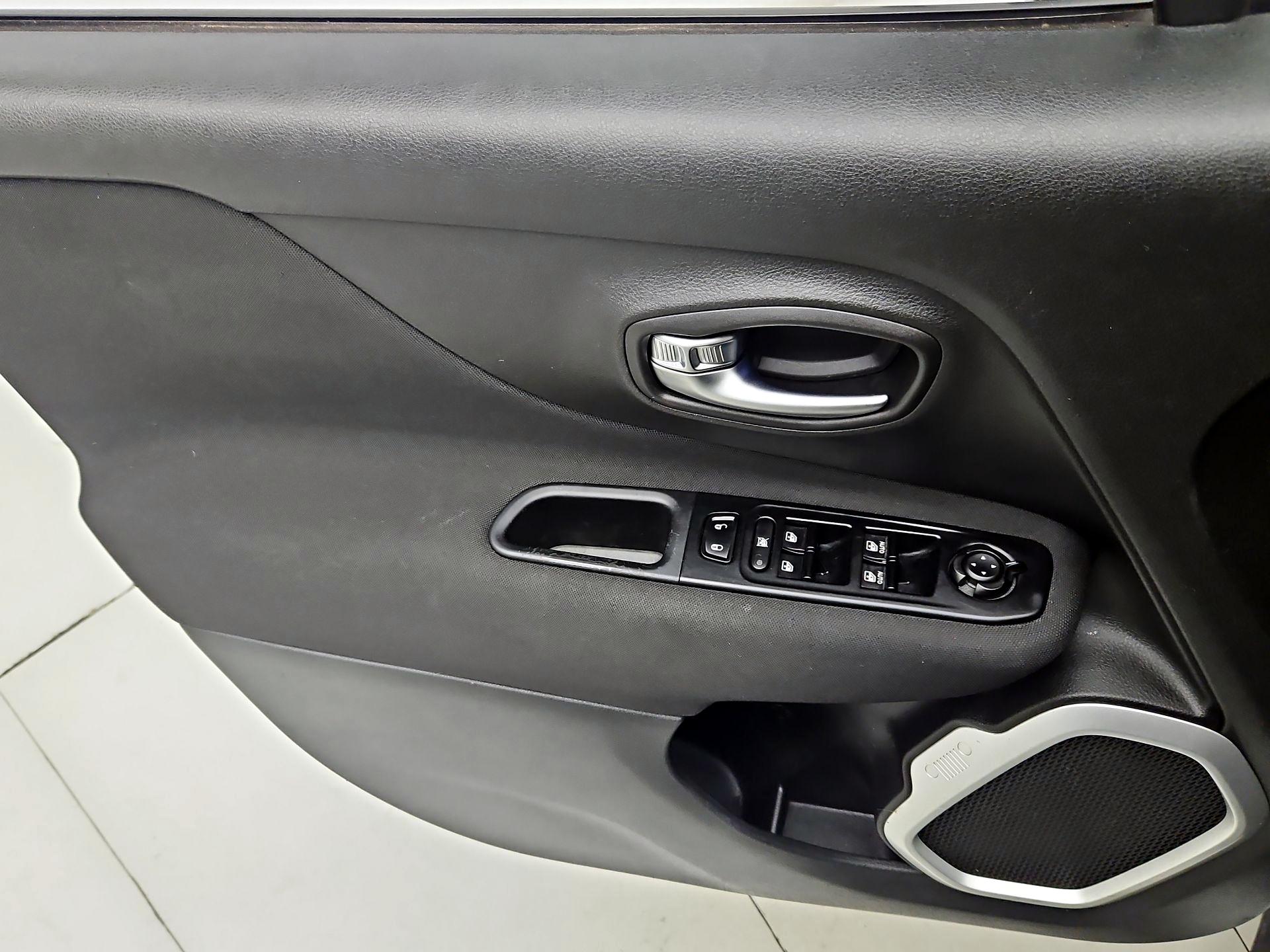Thumbnail: 2021 Jeep Renegade - 12