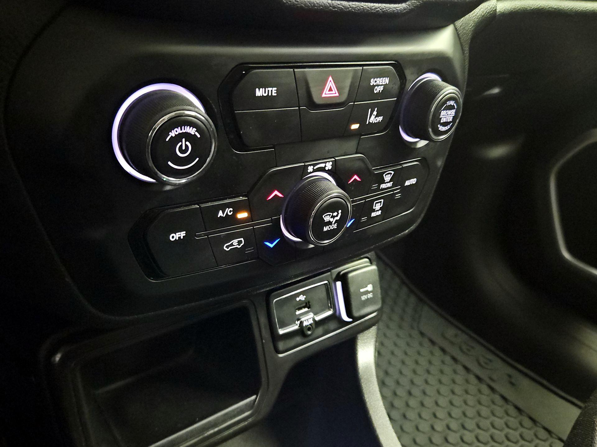 Thumbnail: 2021 Jeep Renegade - 16