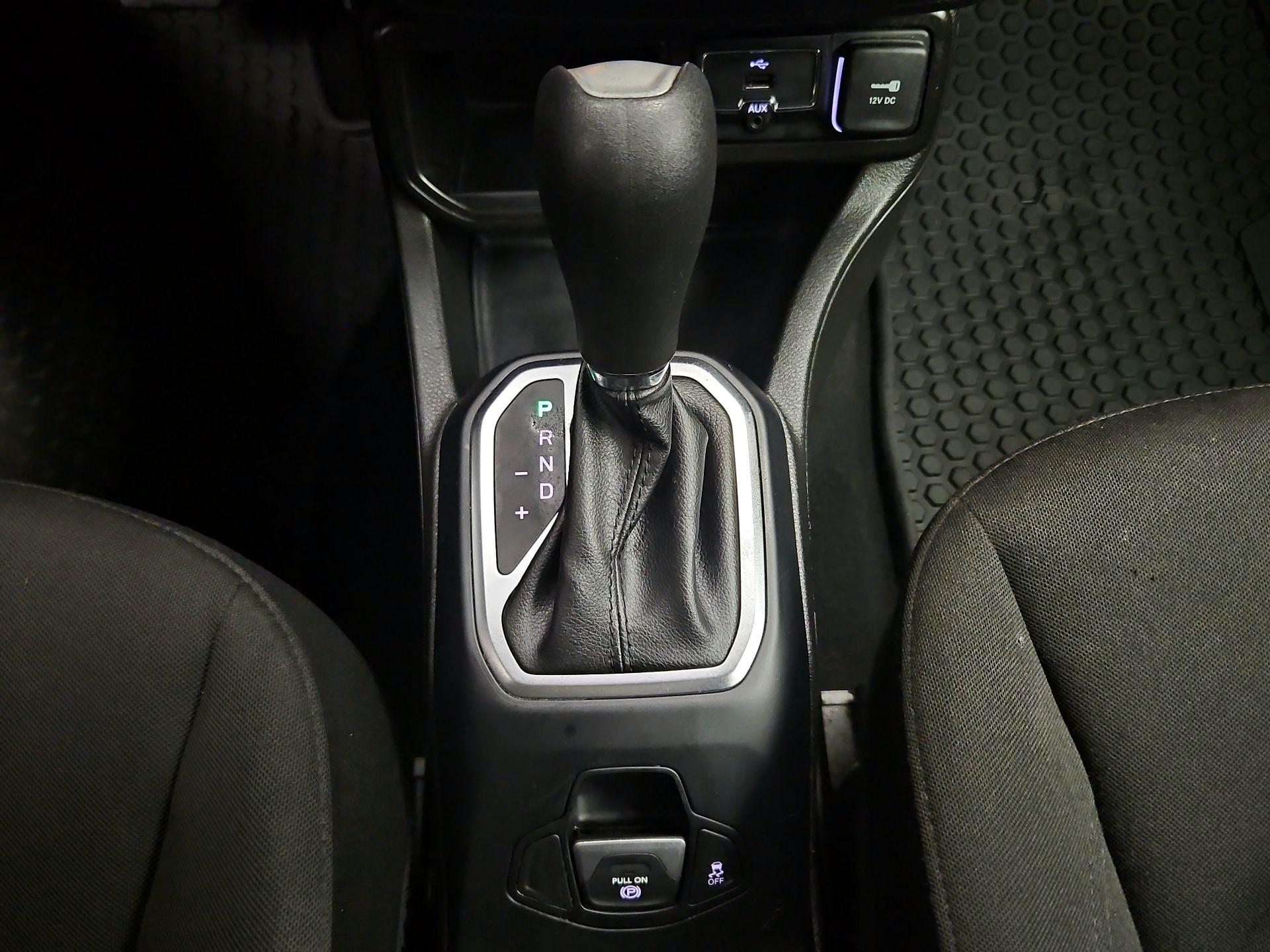 Thumbnail: 2021 Jeep Renegade - 17