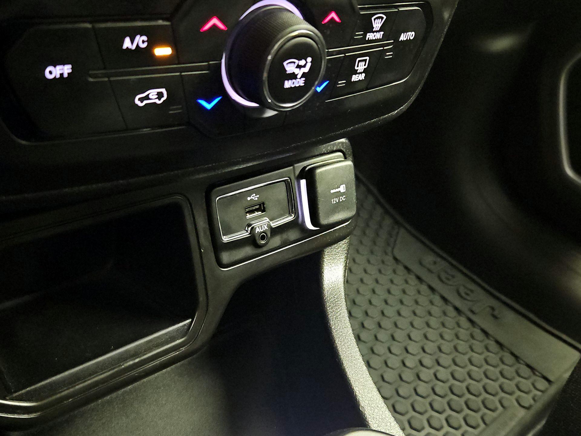 Thumbnail: 2021 Jeep Renegade - 18