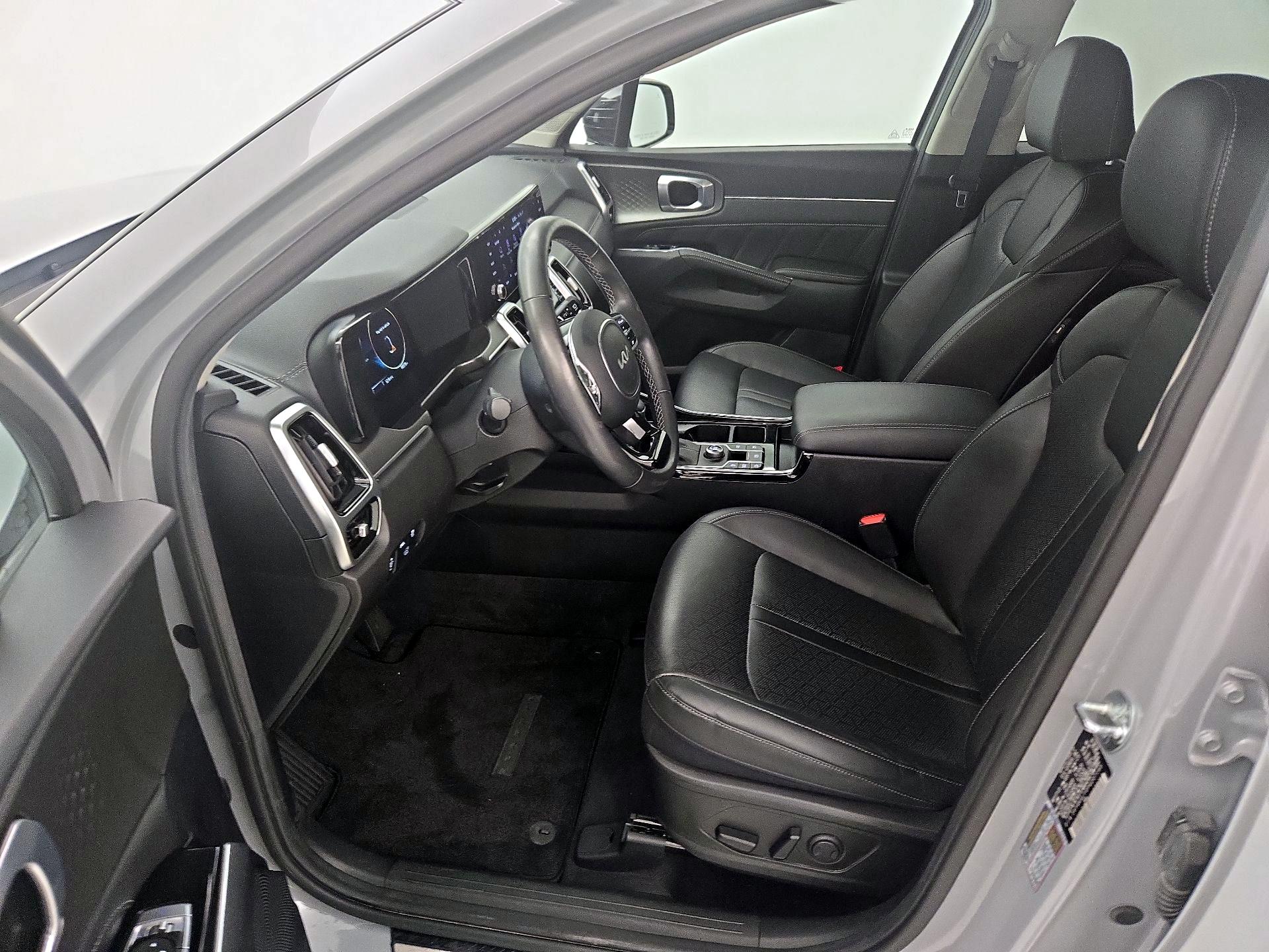 Thumbnail: 2023 Kia Sorento - 11