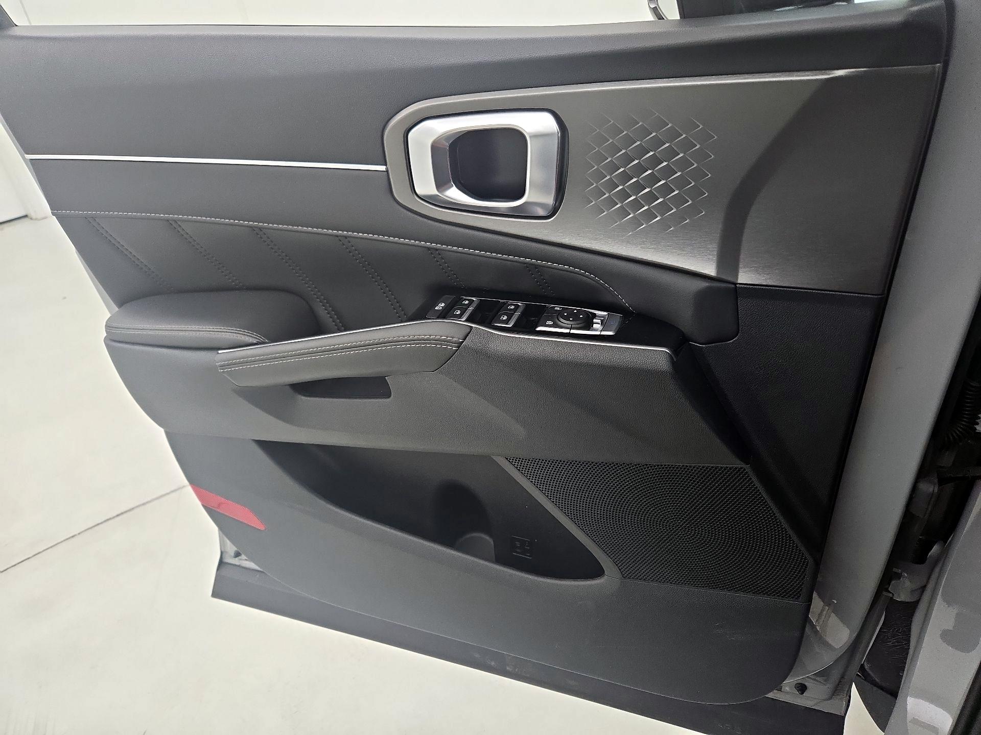 Thumbnail: 2023 Kia Sorento - 12