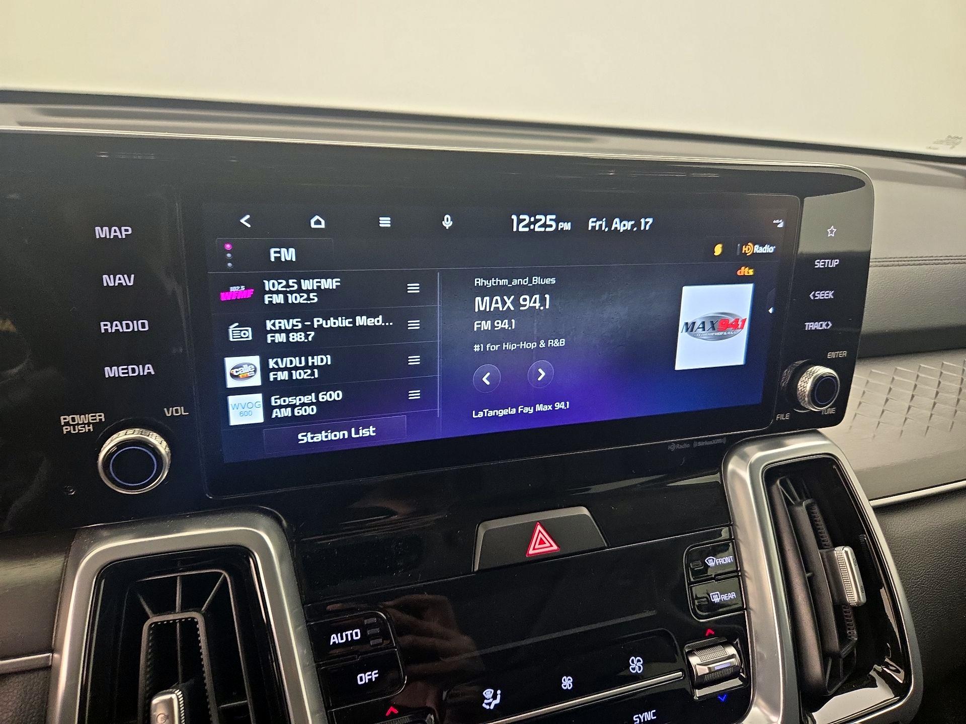 Thumbnail: 2023 Kia Sorento - 16