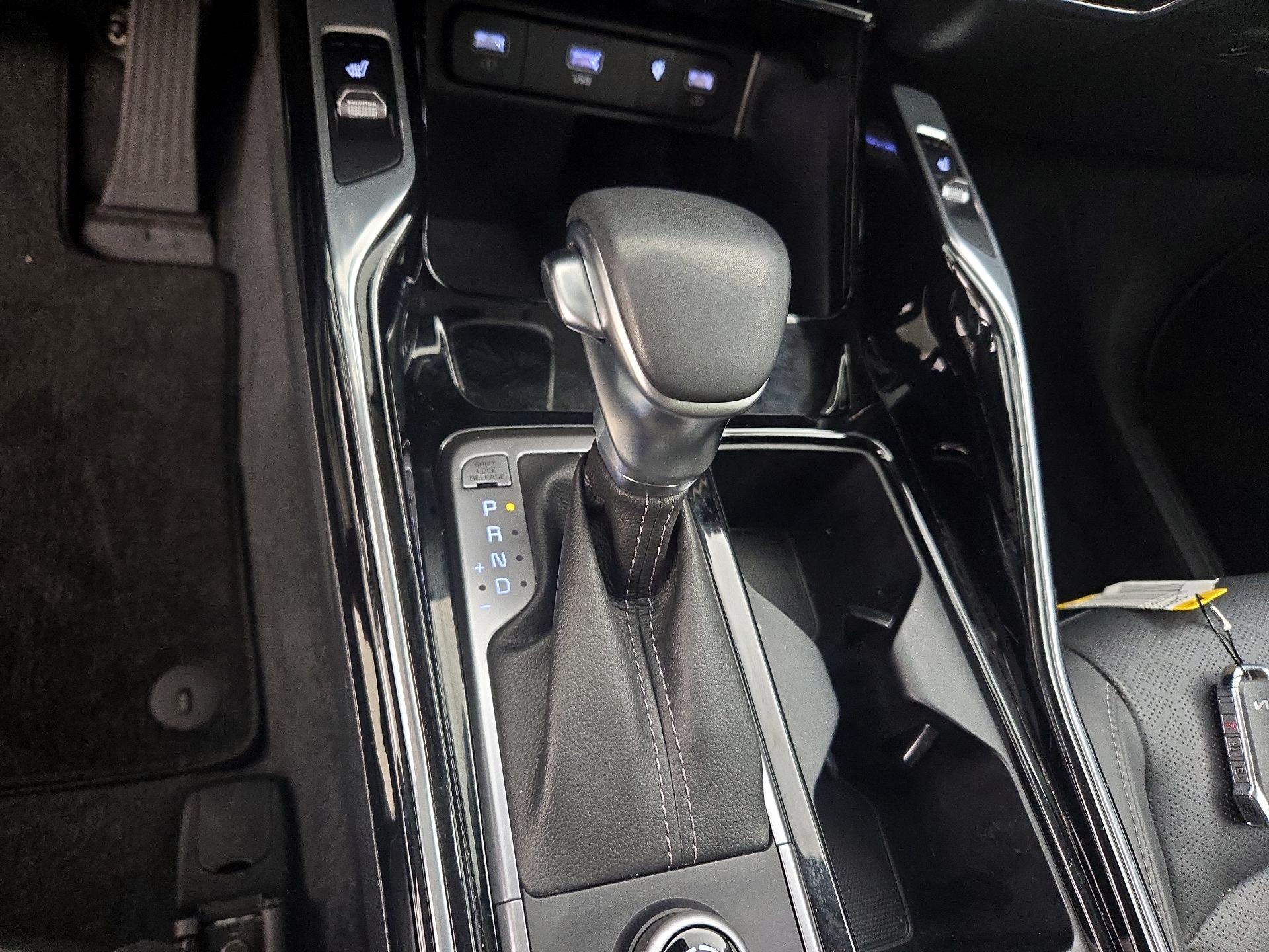 Thumbnail: 2023 Kia Sorento - 18