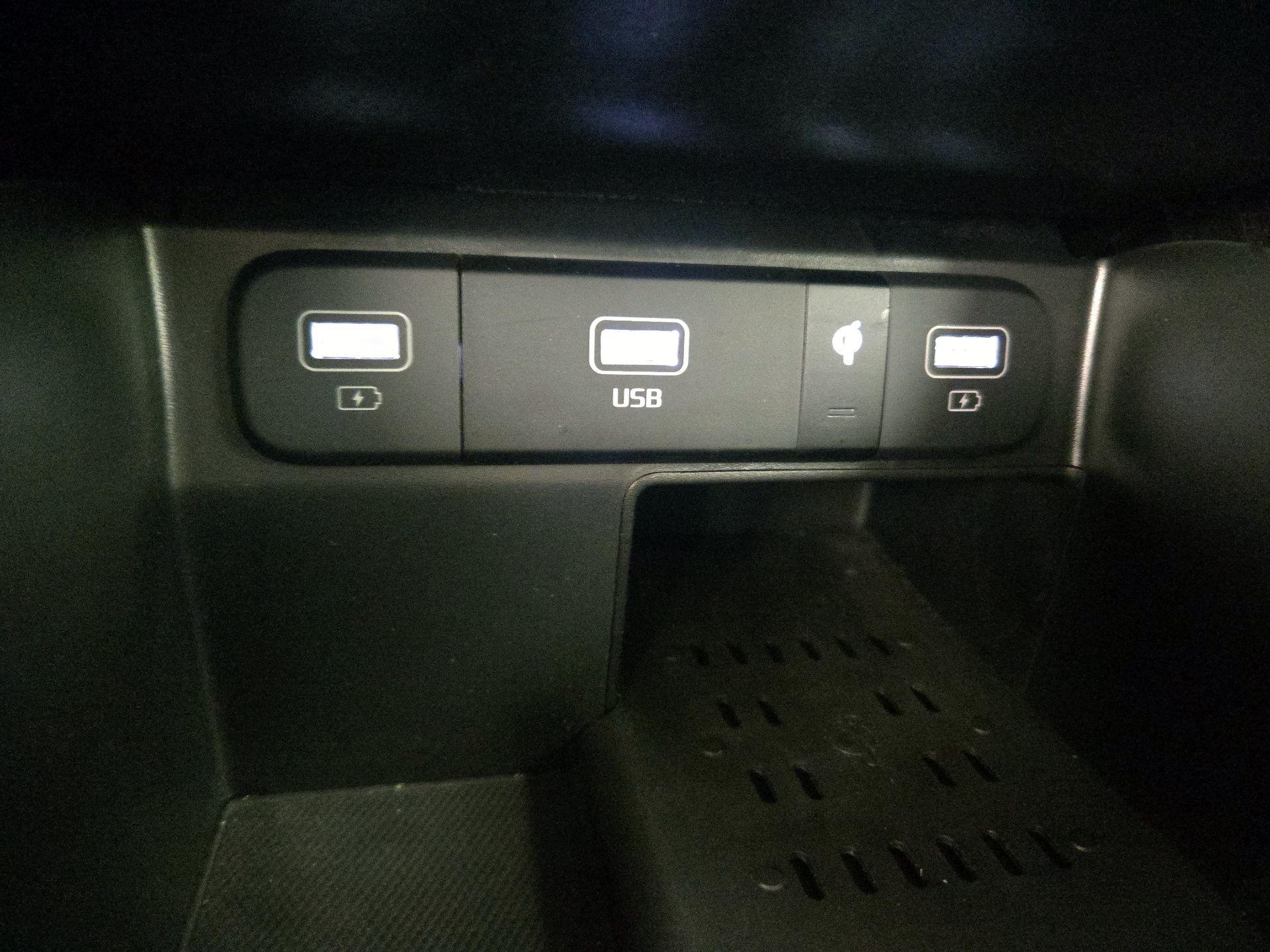 Thumbnail: 2023 Kia Sorento - 19