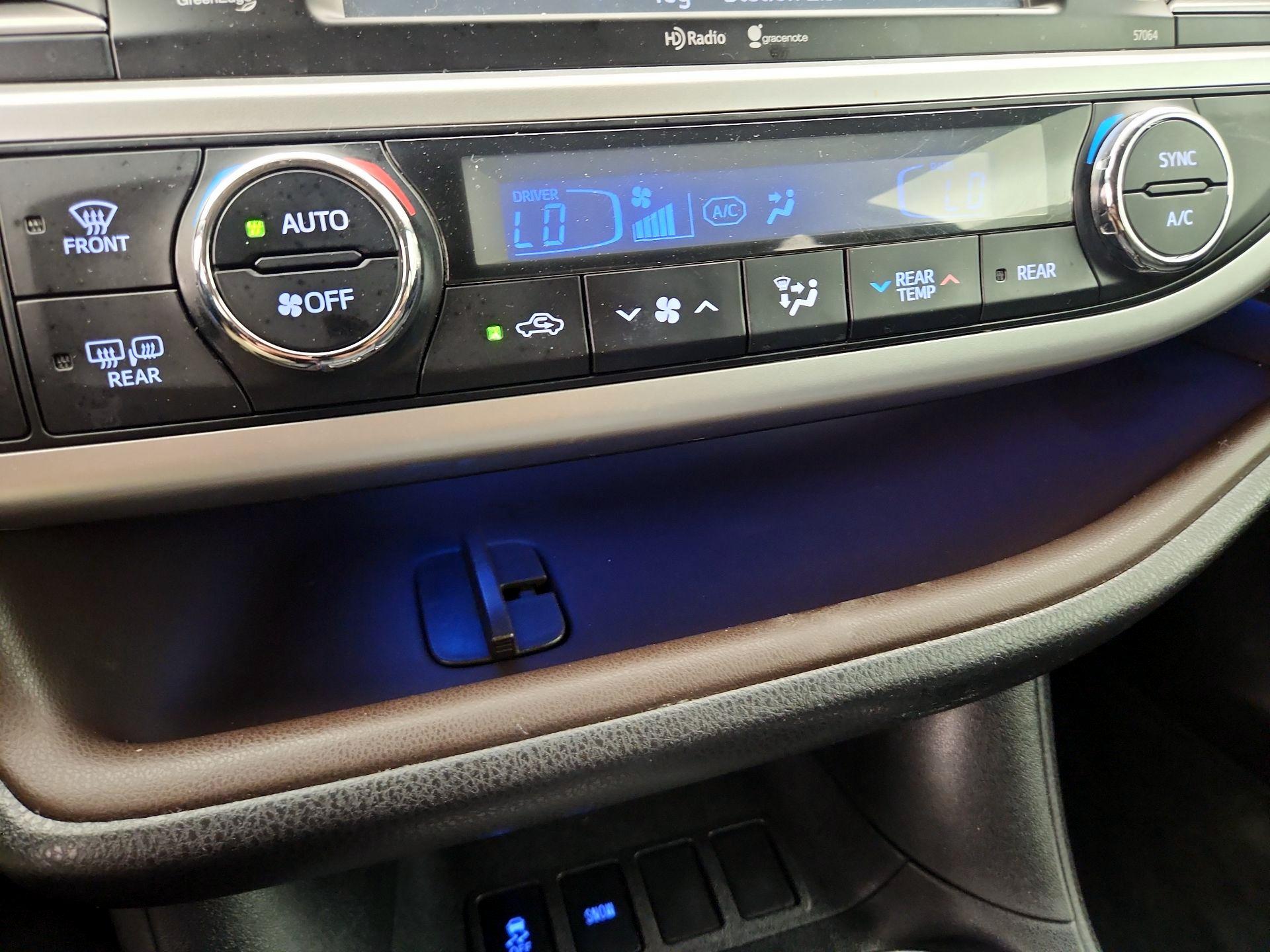 Thumbnail: 2014 Toyota Highlander - 16