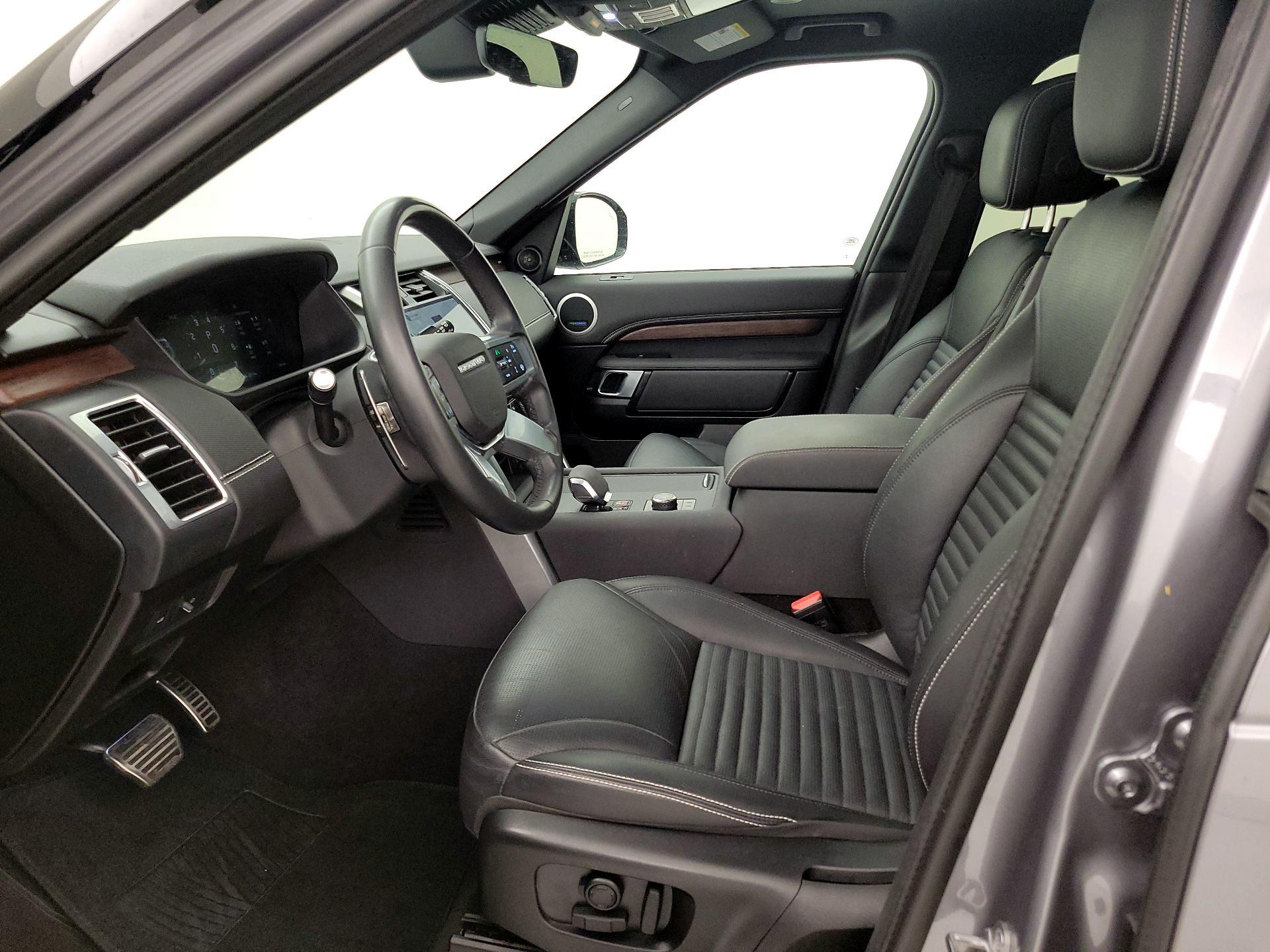 Thumbnail: 2024 Land Rover Discovery - 11