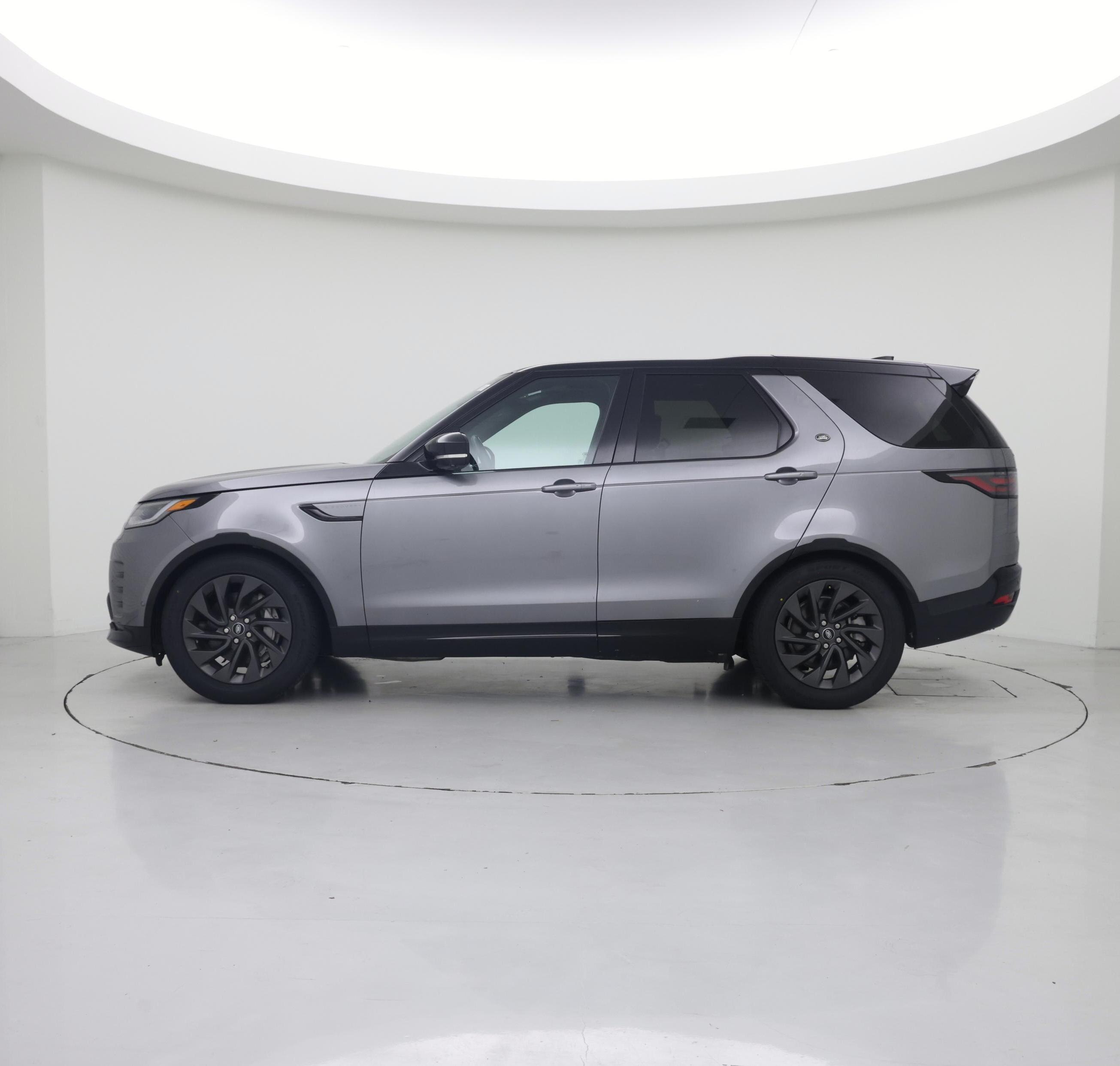 Thumbnail: 2024 Land Rover Discovery - 3