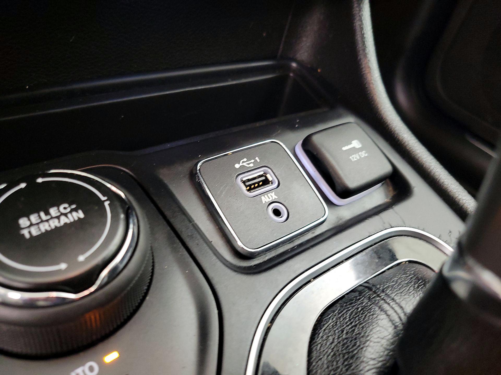 Thumbnail: 2020 Jeep Cherokee - 18