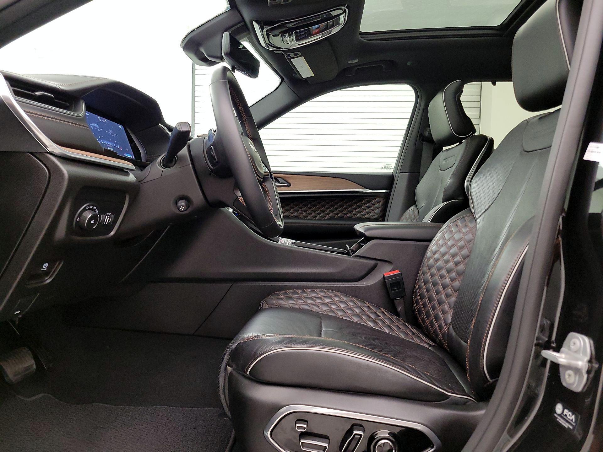 Thumbnail: 2023 Jeep Grand Cherokee - 11