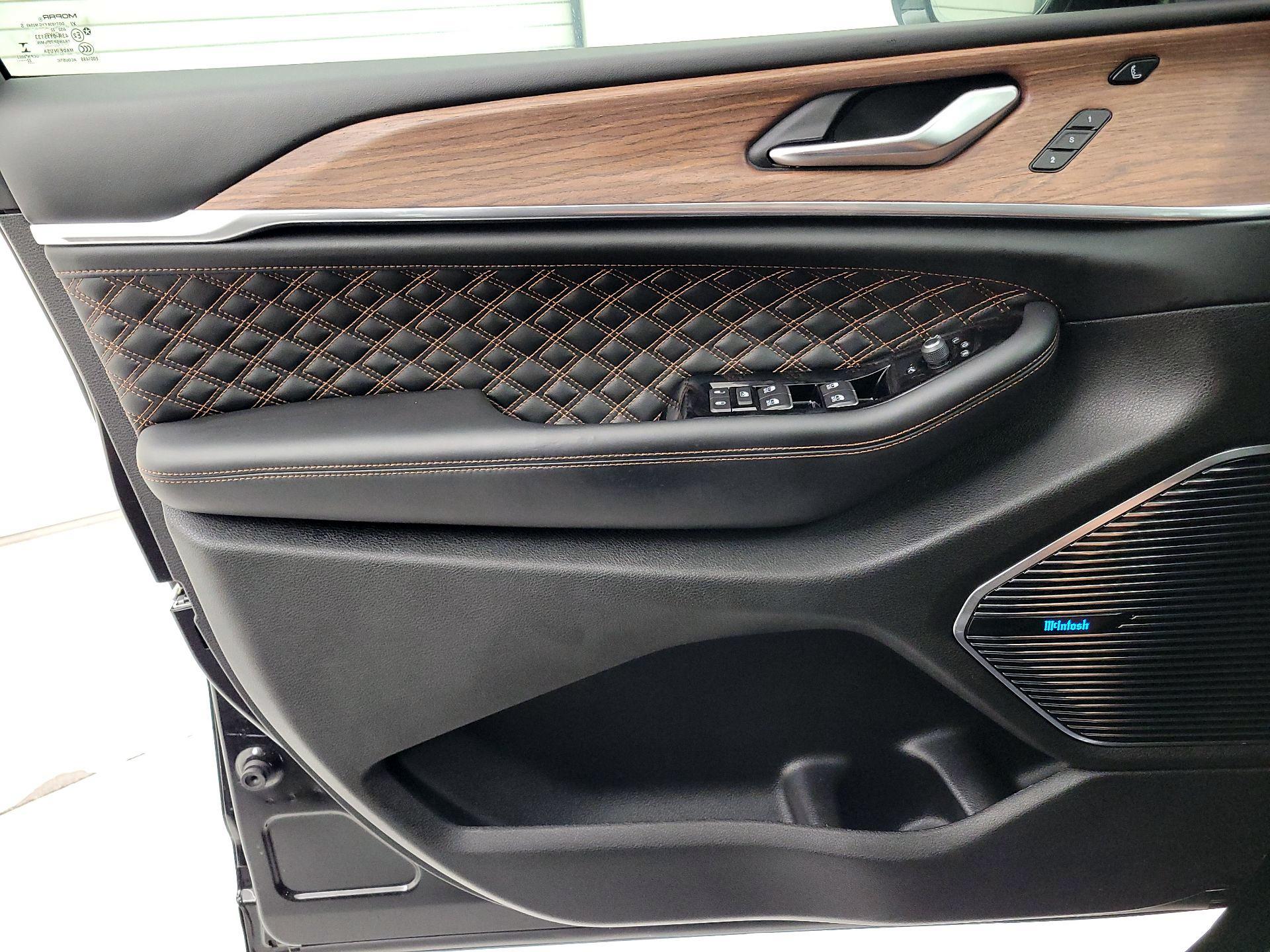 Thumbnail: 2023 Jeep Grand Cherokee - 12