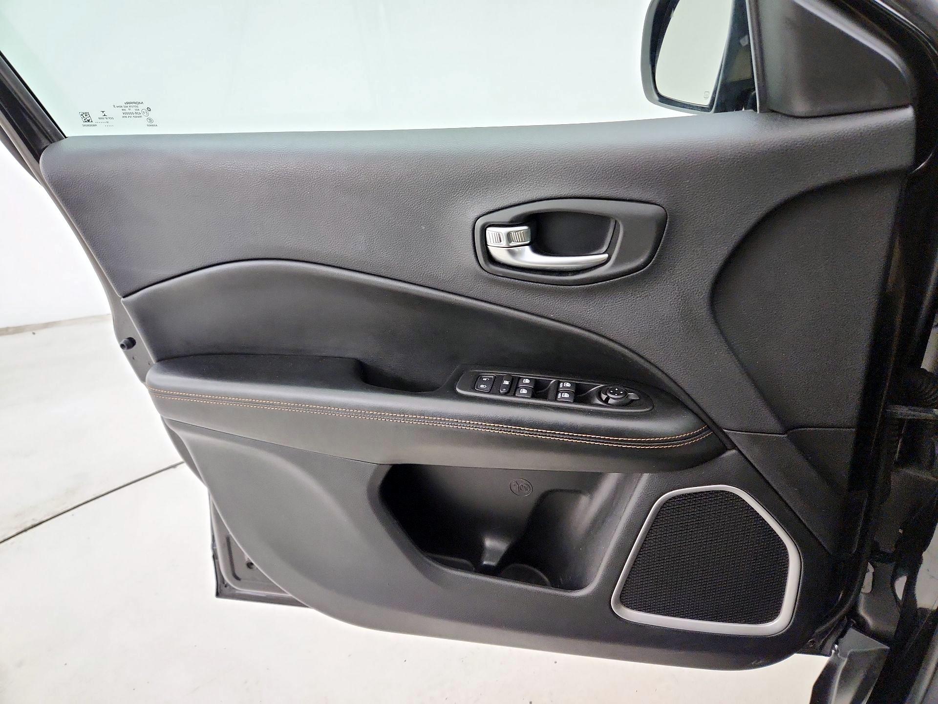 Thumbnail: 2020 Jeep Compass - 12