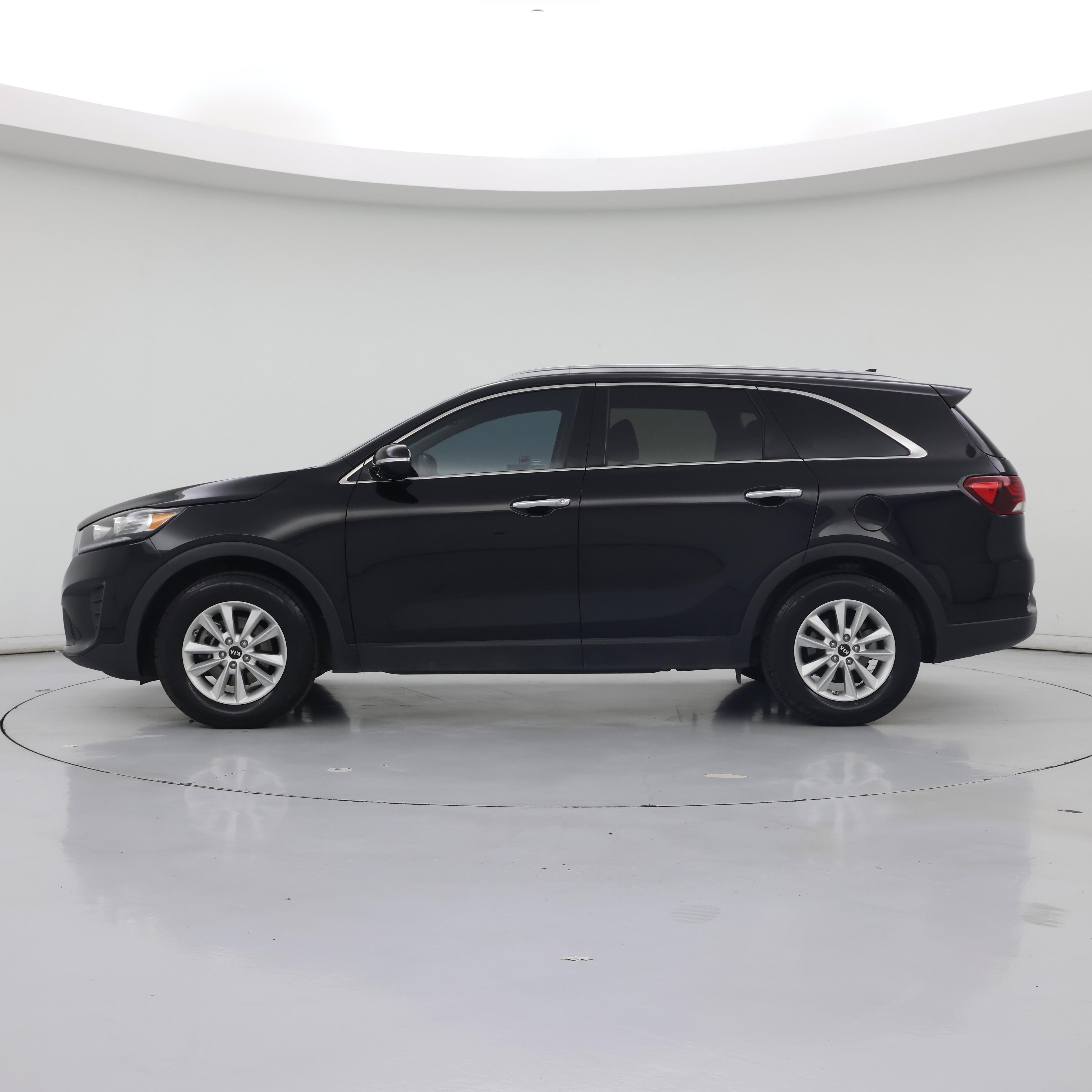 Thumbnail: 2019 Kia Sorento - 3