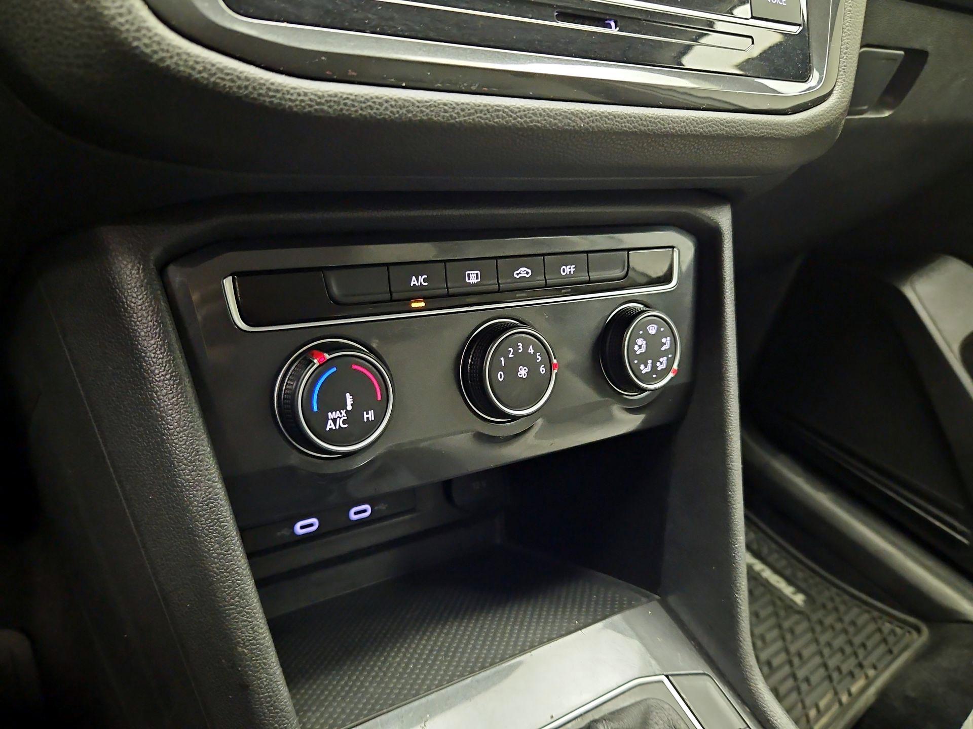 Thumbnail: 2020 Volkswagen Tiguan - 16