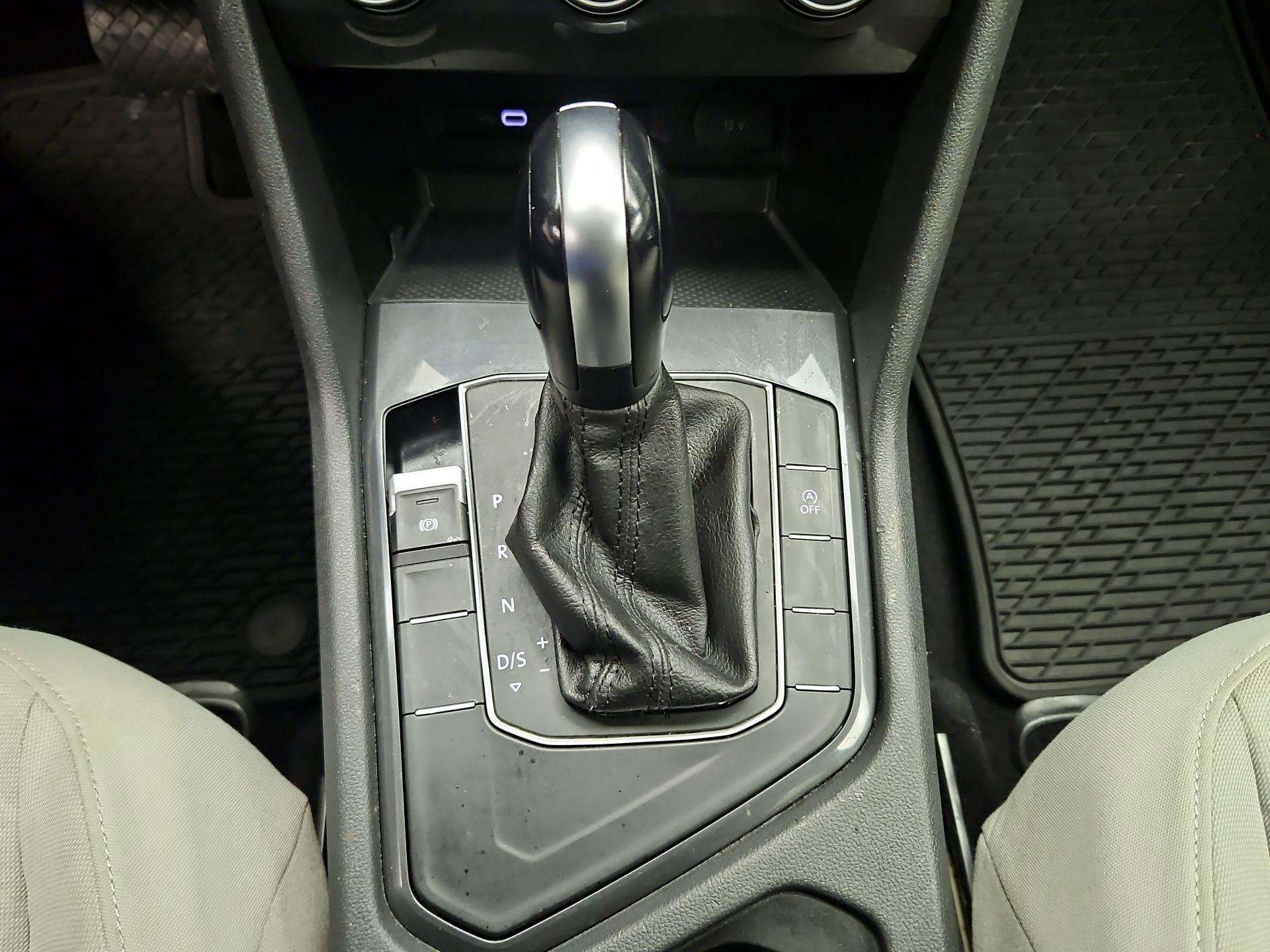 Thumbnail: 2020 Volkswagen Tiguan - 17