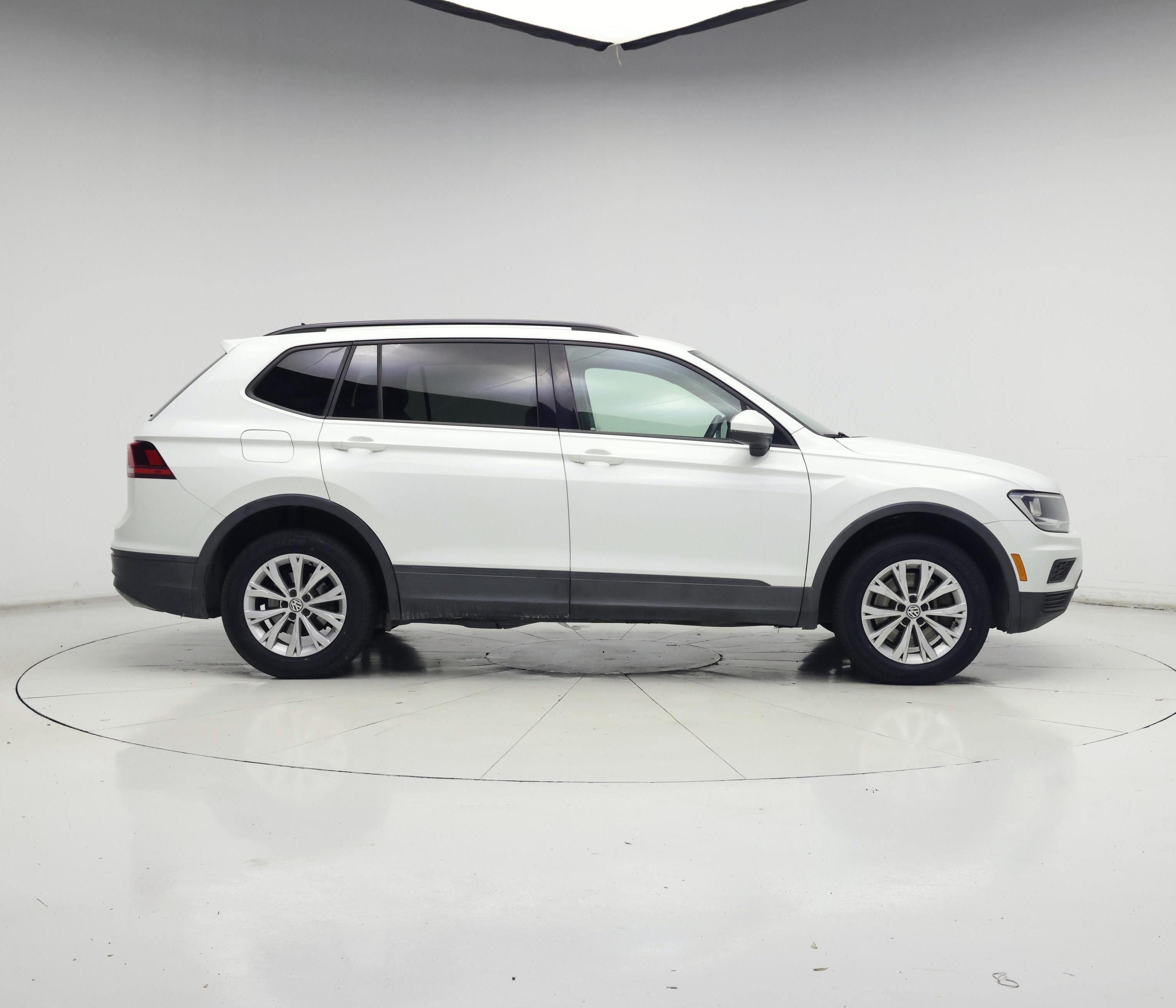 Thumbnail: 2020 Volkswagen Tiguan - 7