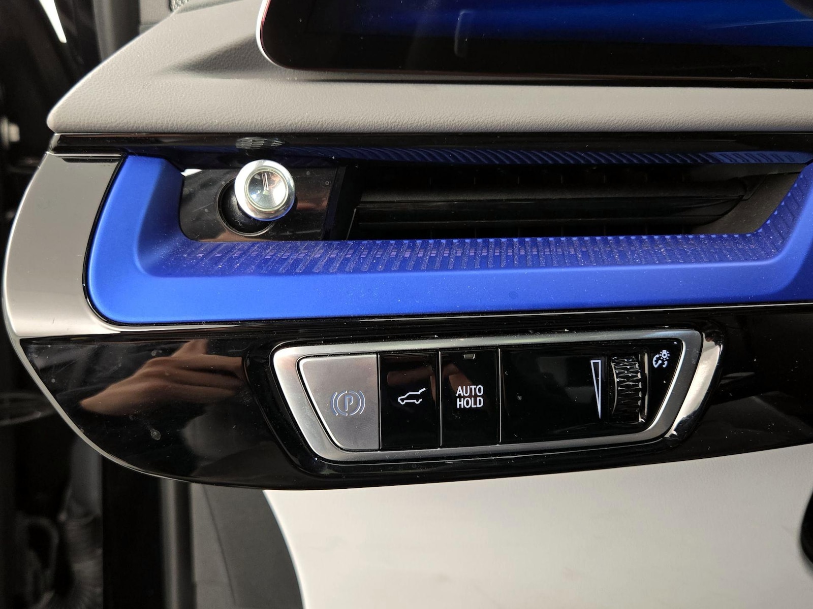2025 Cadillac OPTIQ Sport 1 - Photo 14