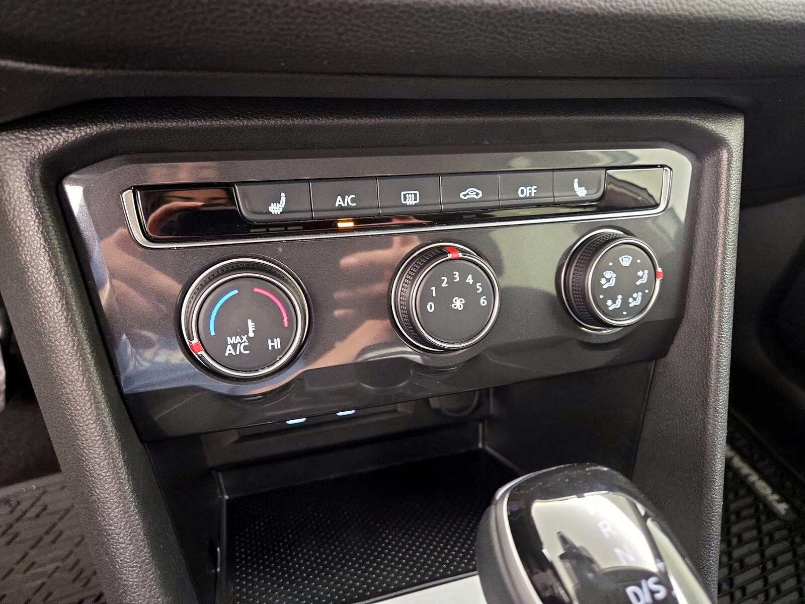 2024 Volkswagen Tiguan S - Photo 17