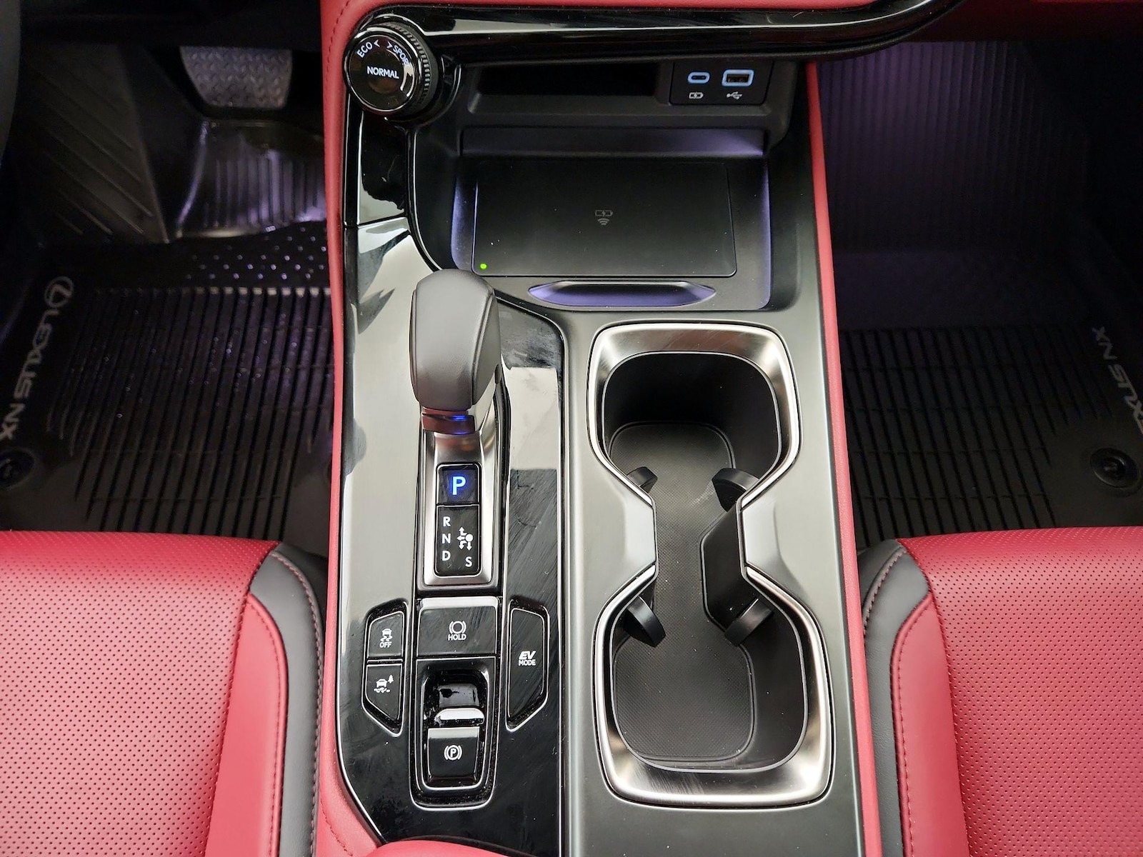 2025 Lexus NX Hybrid 350h - Photo 18