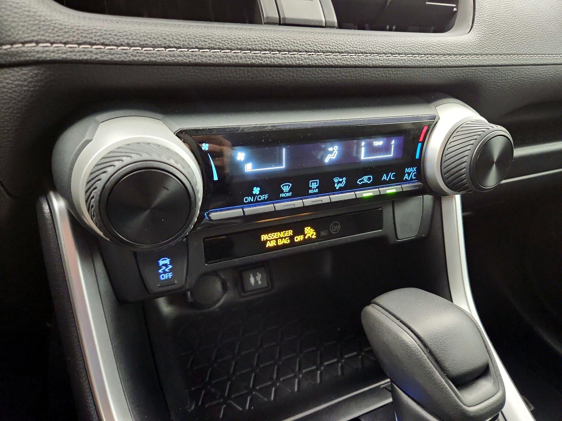 Thumbnail: 2019 Toyota RAV4 - 16