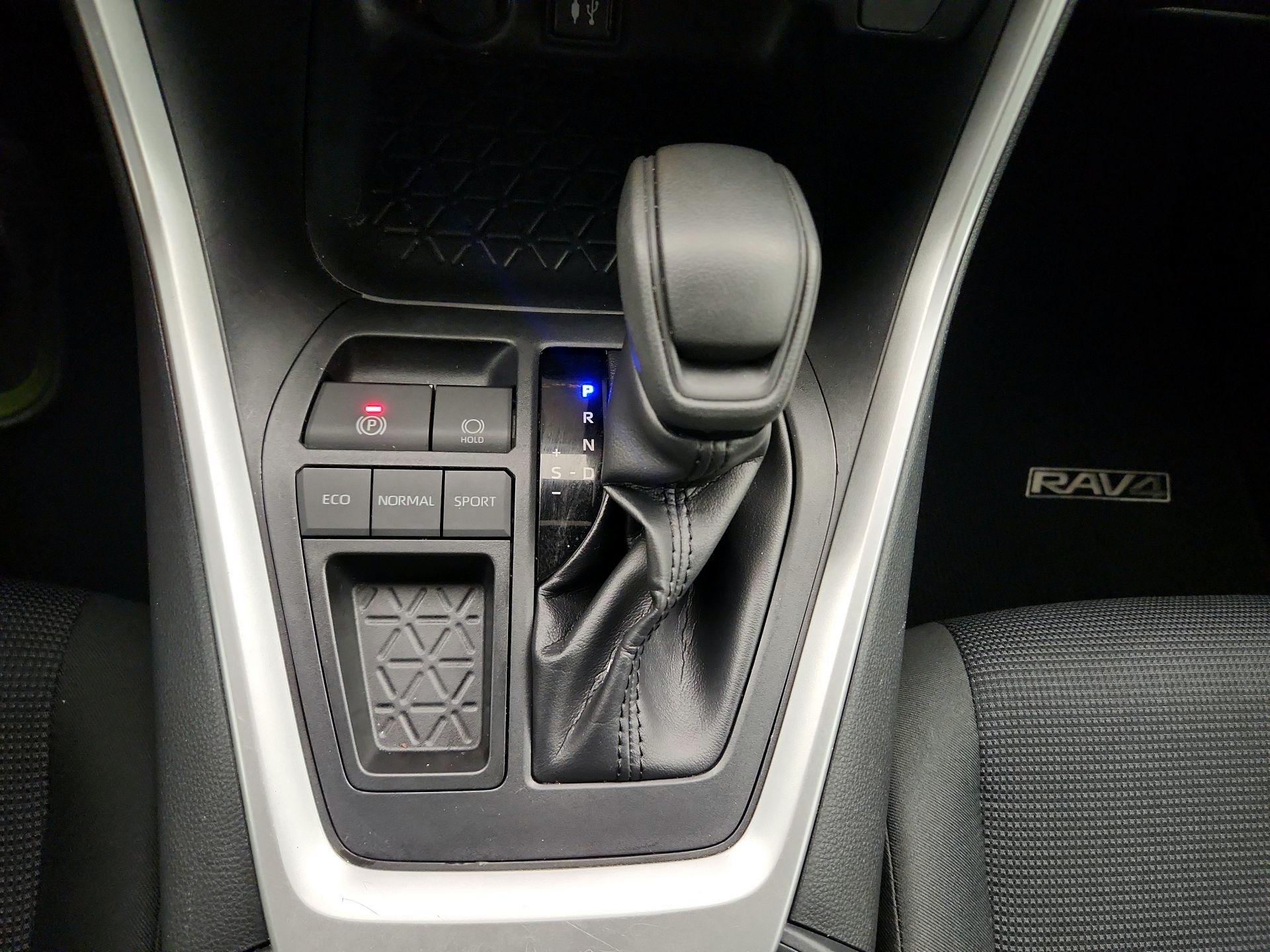 Thumbnail: 2019 Toyota RAV4 - 17