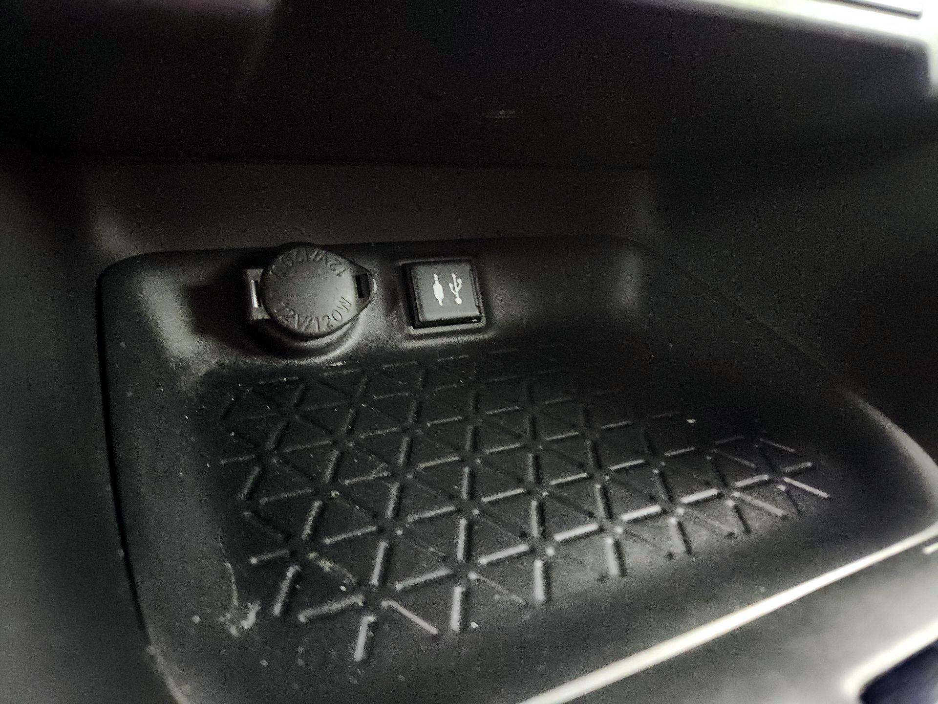 Thumbnail: 2019 Toyota RAV4 - 18