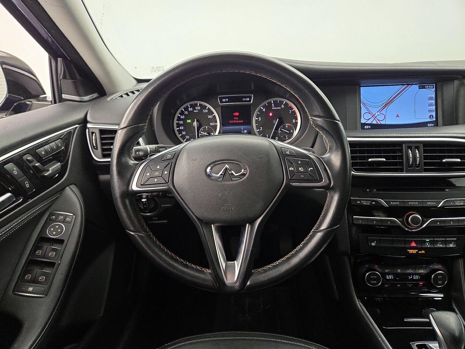 Thumbnail: 2017 INFINITI QX30 - 10