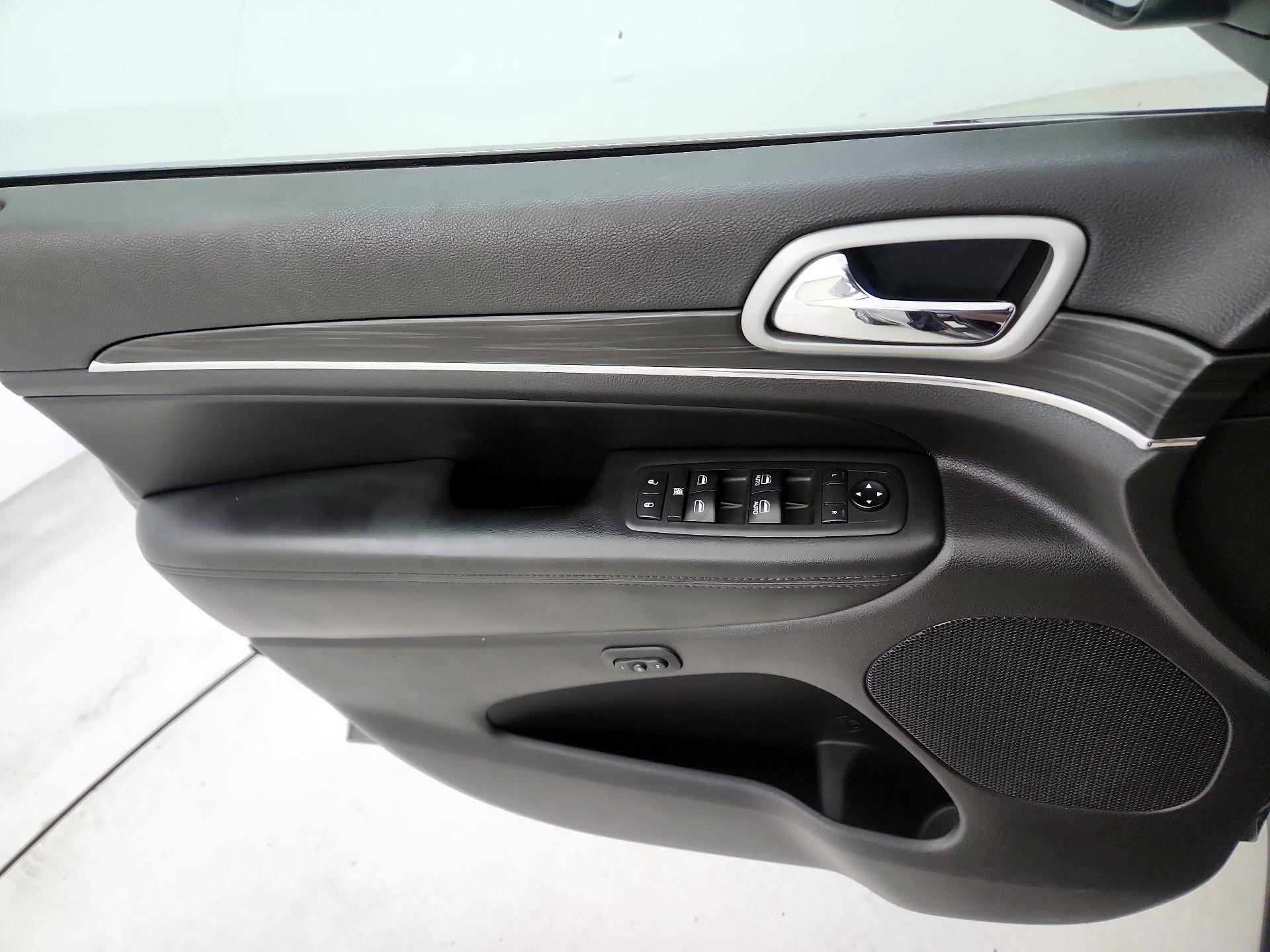 Thumbnail: 2020 Jeep Grand Cherokee - 12