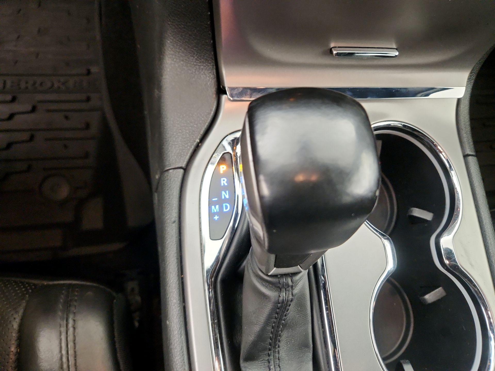 Thumbnail: 2020 Jeep Grand Cherokee - 18