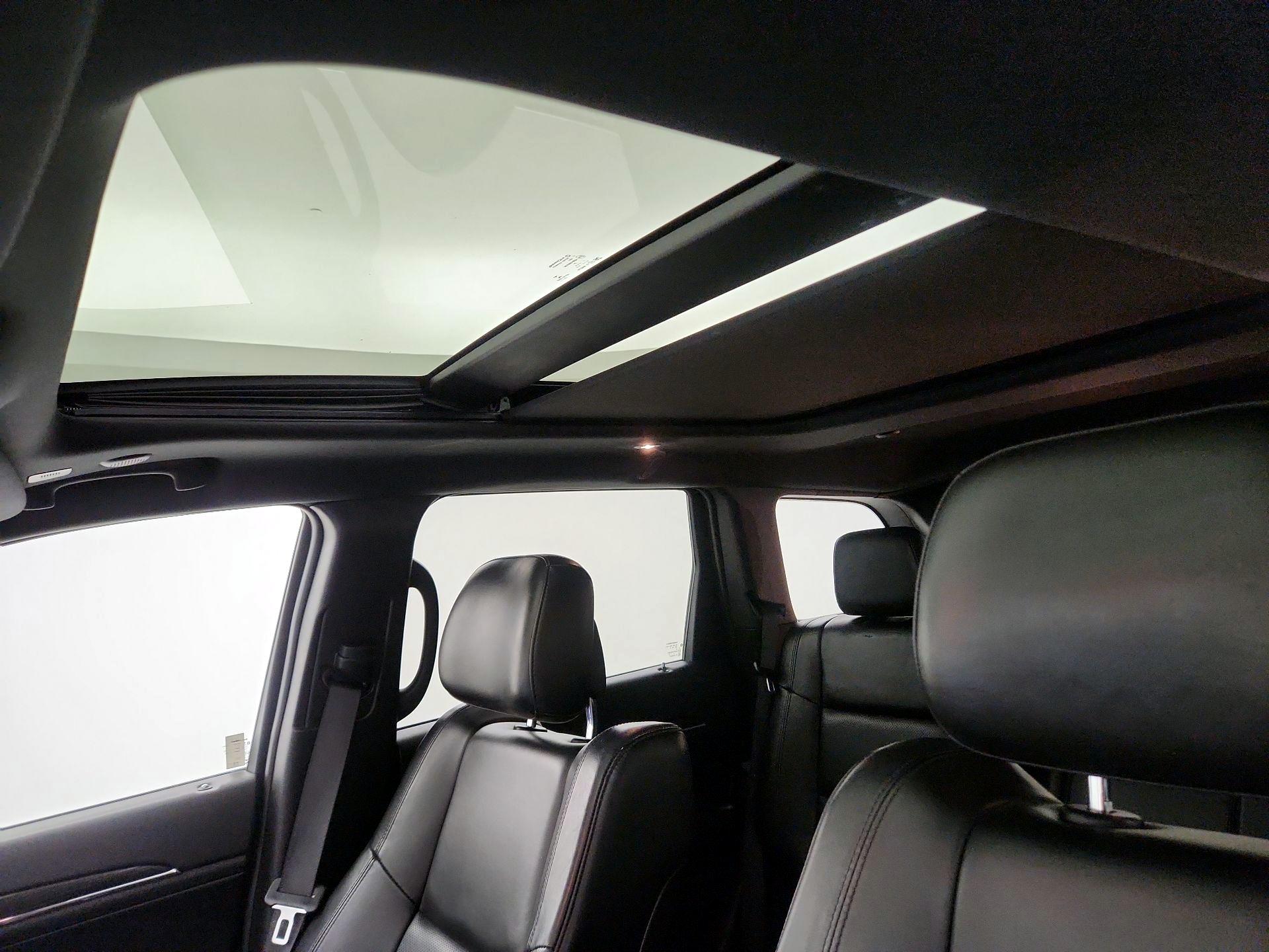 Thumbnail: 2020 Jeep Grand Cherokee - 20