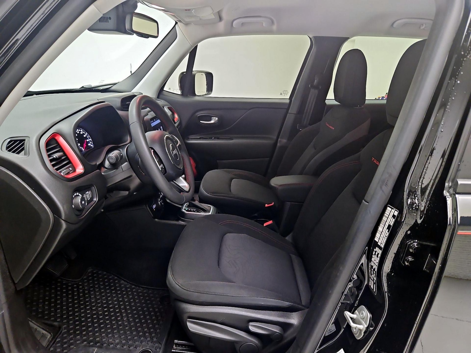 2023 Jeep Renegade Trailhawk - Photo 12