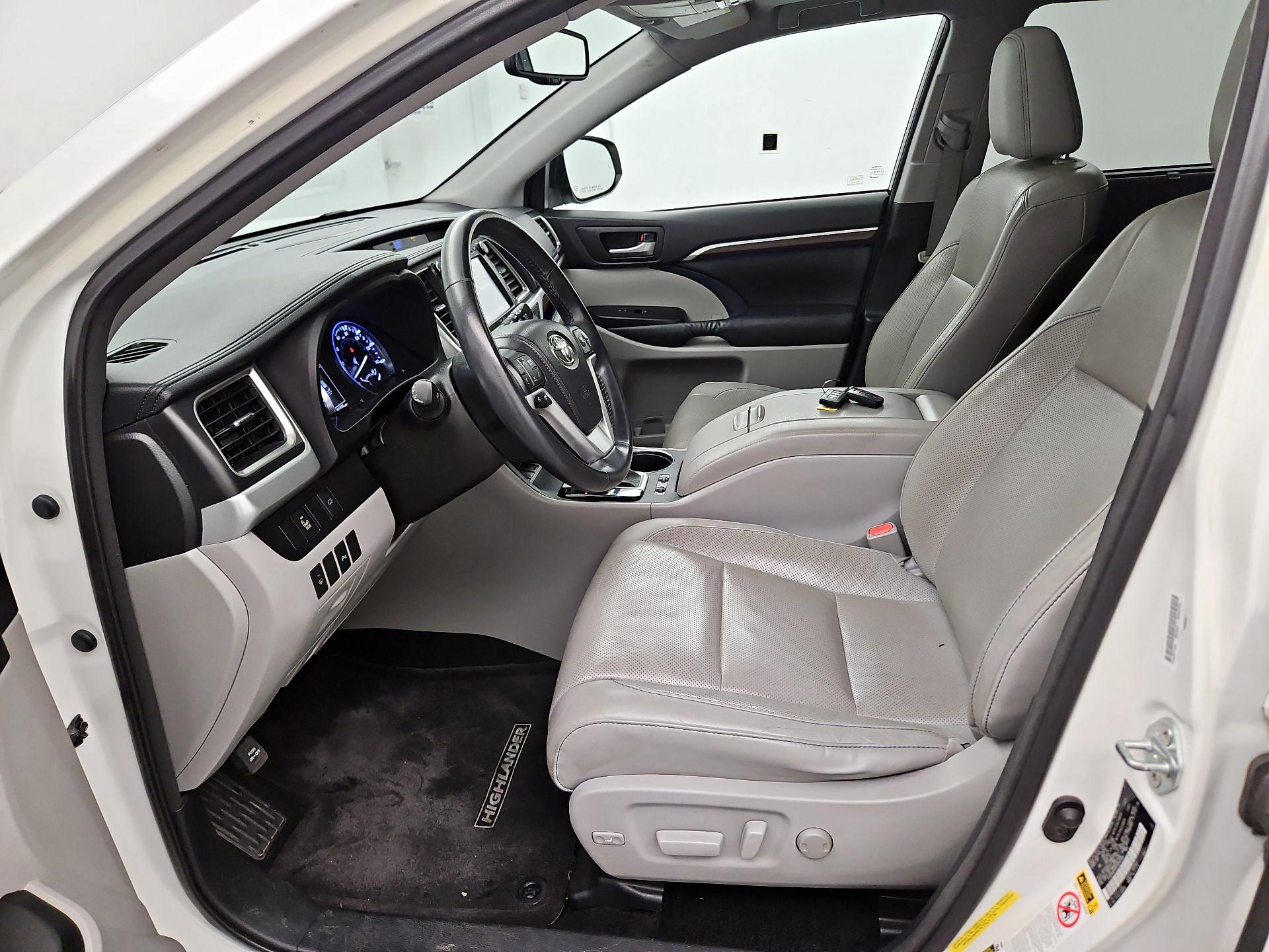 Thumbnail: 2015 Toyota Highlander - 11