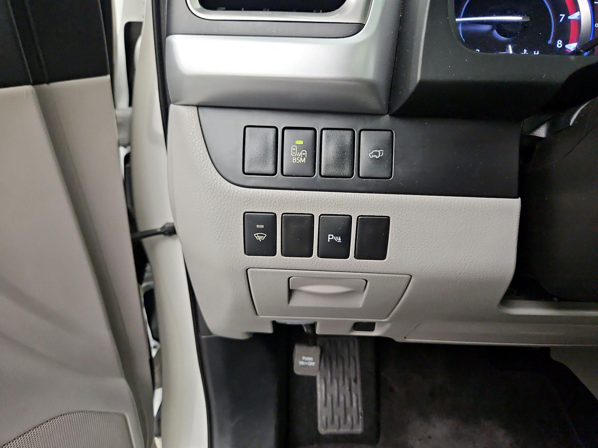 Thumbnail: 2015 Toyota Highlander - 13