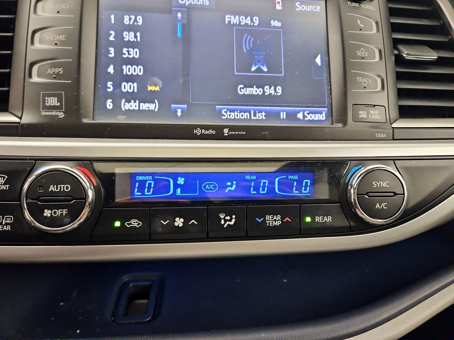 Thumbnail: 2015 Toyota Highlander - 16