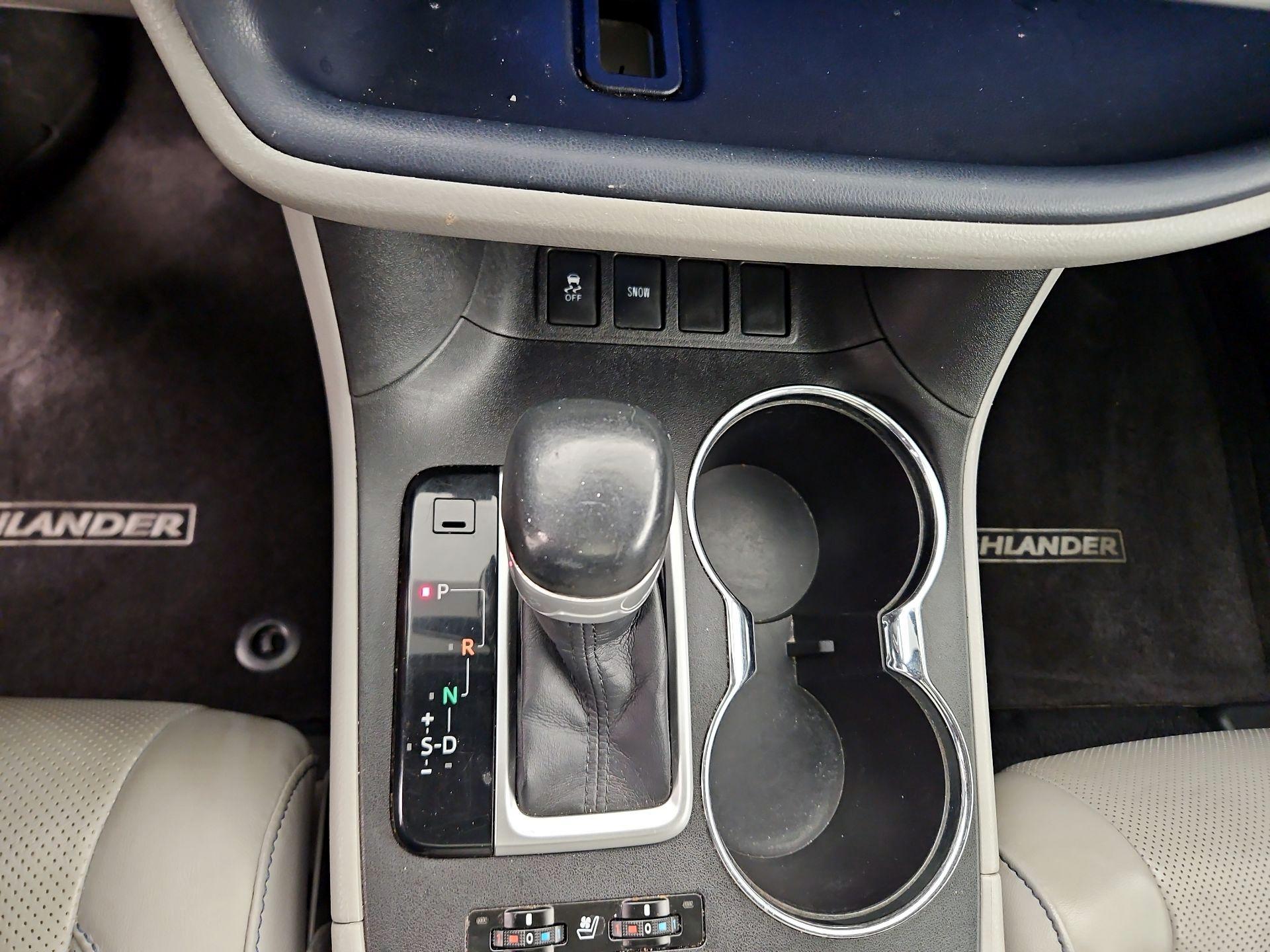 Thumbnail: 2015 Toyota Highlander - 17