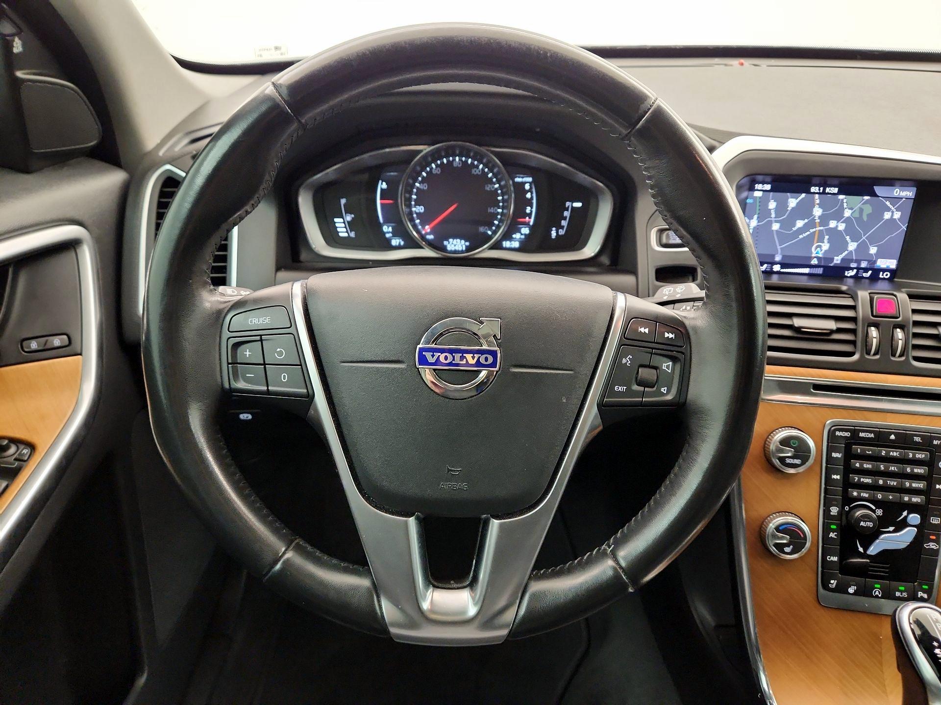 Thumbnail: 2017 Volvo XC60 - 10