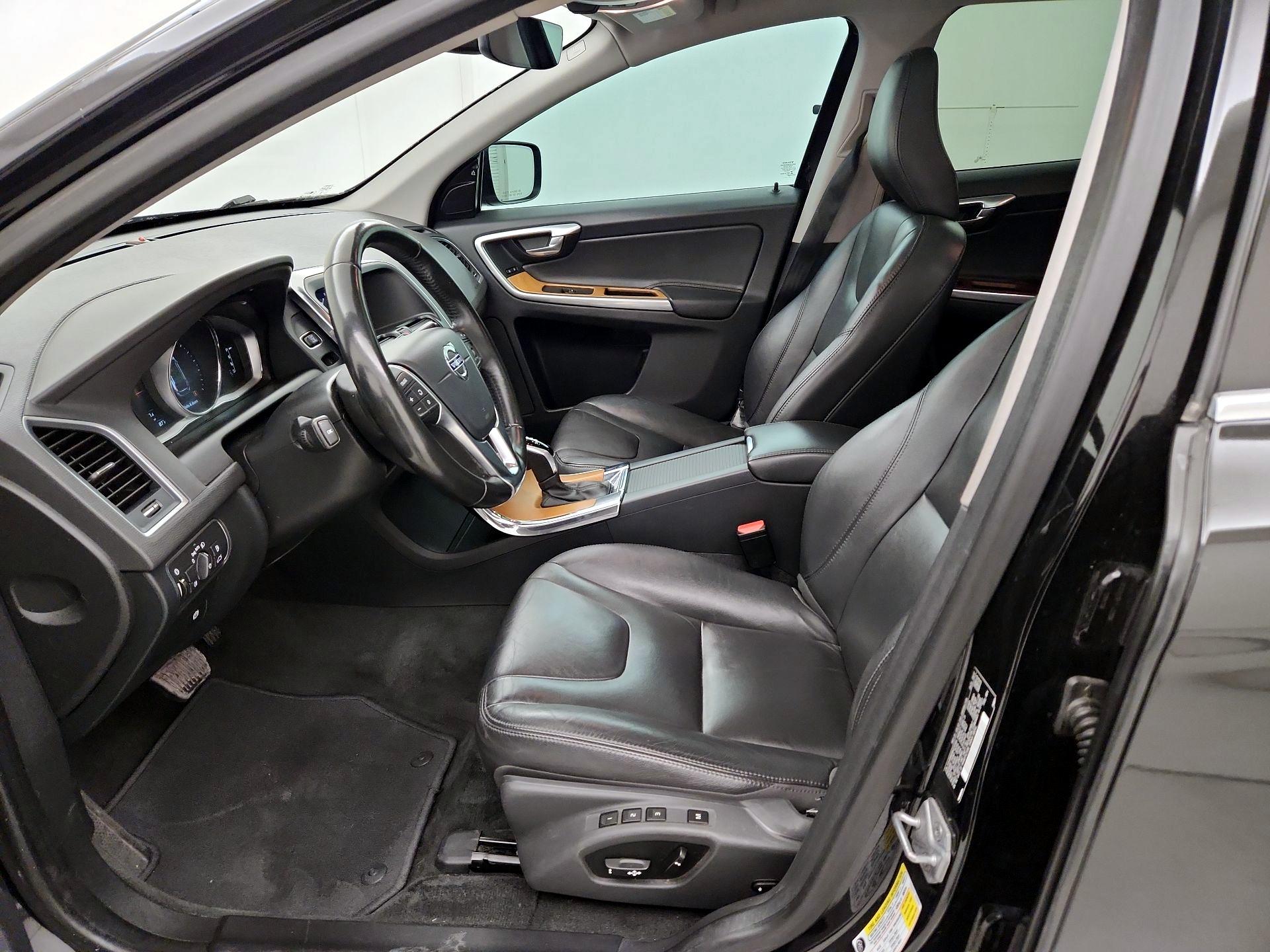 Thumbnail: 2017 Volvo XC60 - 11