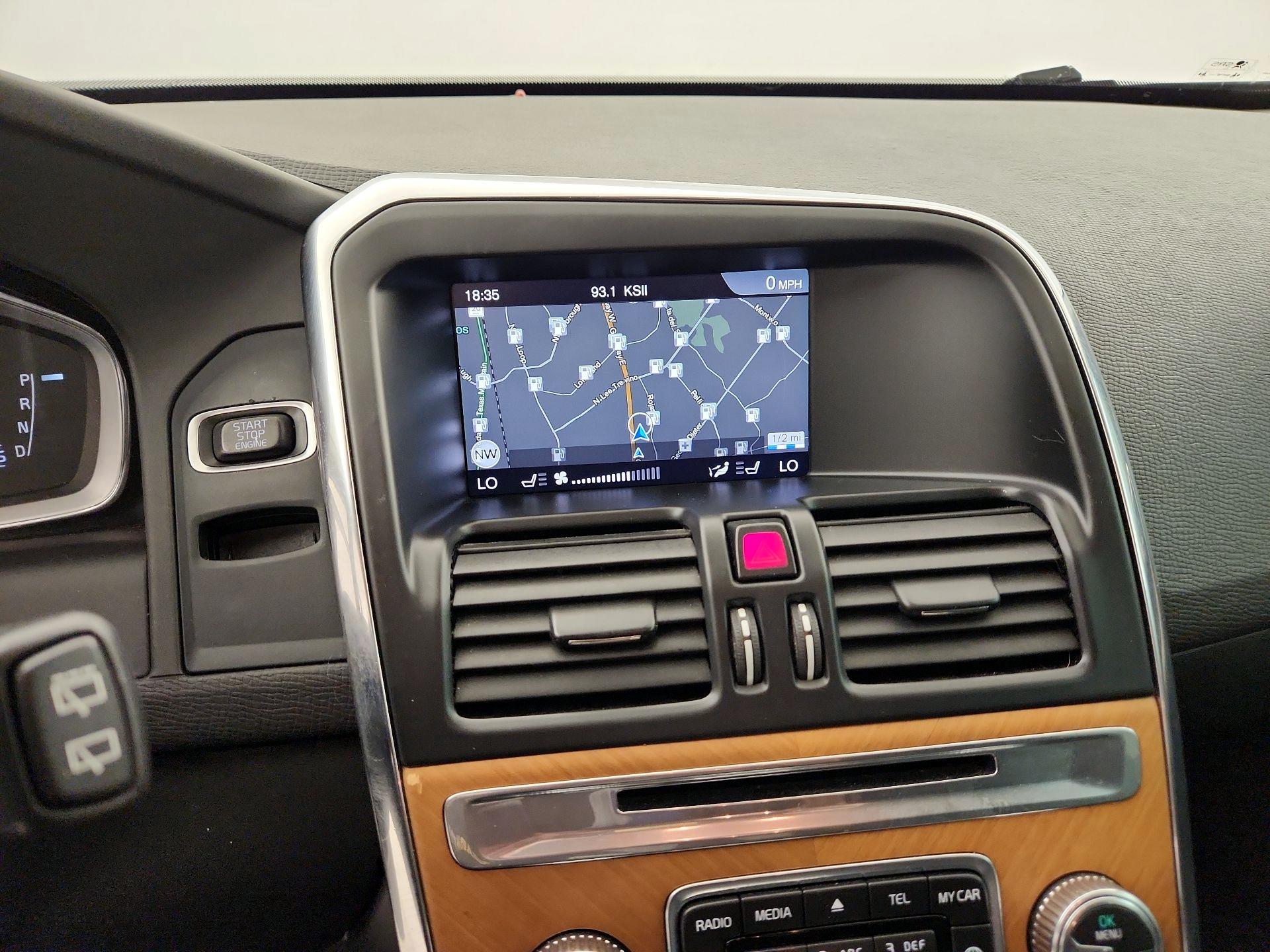 Thumbnail: 2017 Volvo XC60 - 14