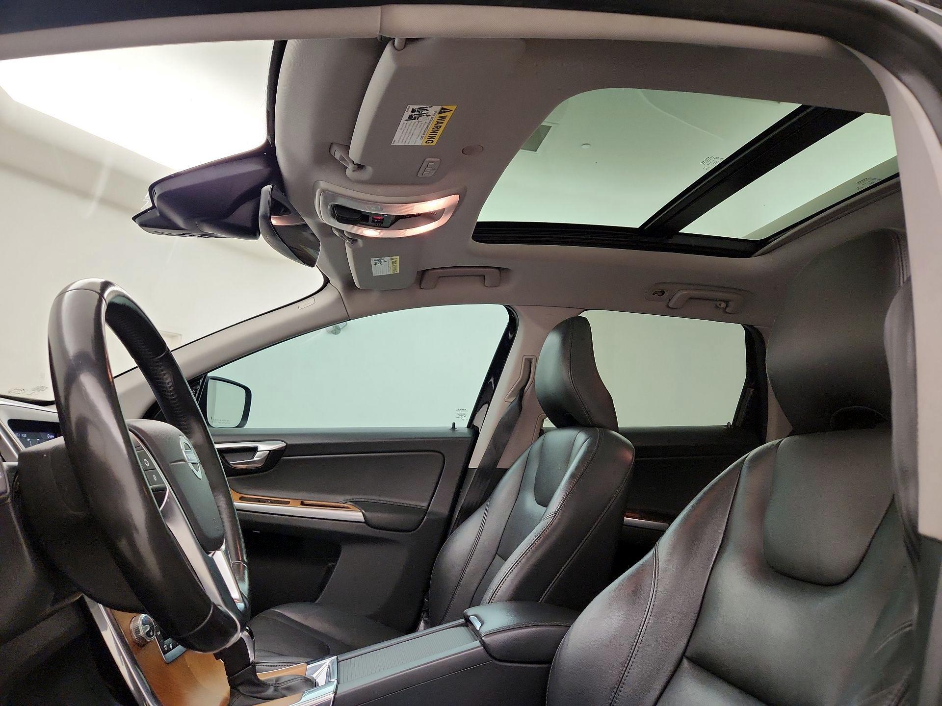 Thumbnail: 2017 Volvo XC60 - 20