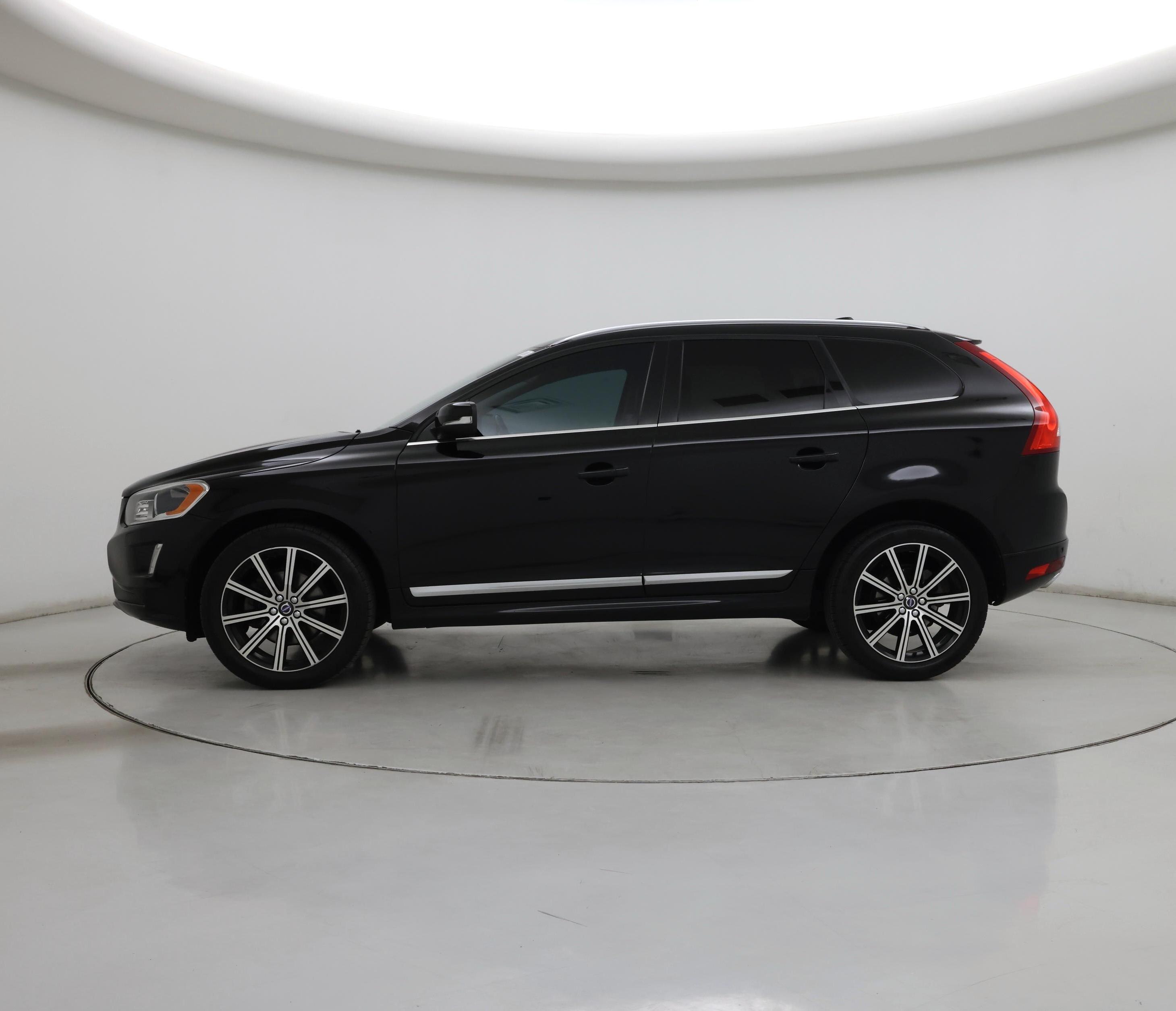 Thumbnail: 2017 Volvo XC60 - 3